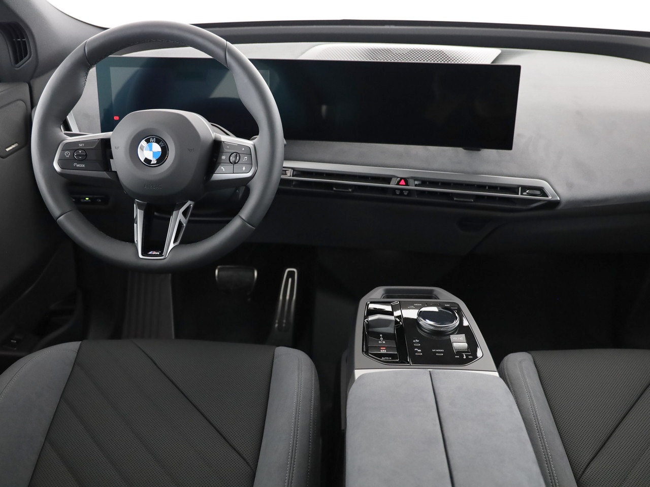 BMW iX xDrive60 M Sport-image-7