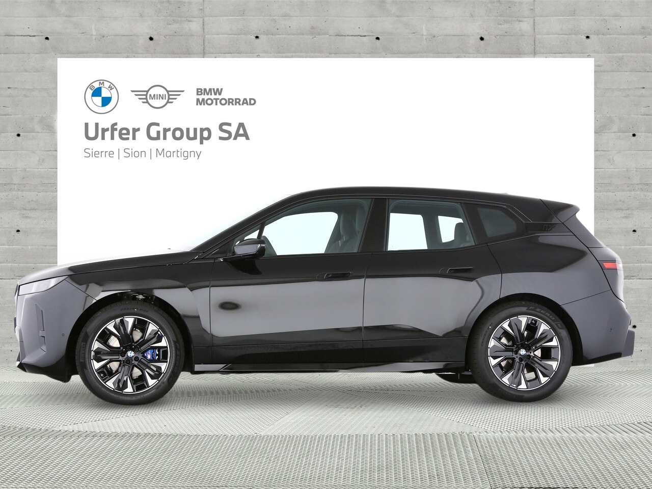 BMW iX xDrive60 M Sport-showroom-element-2