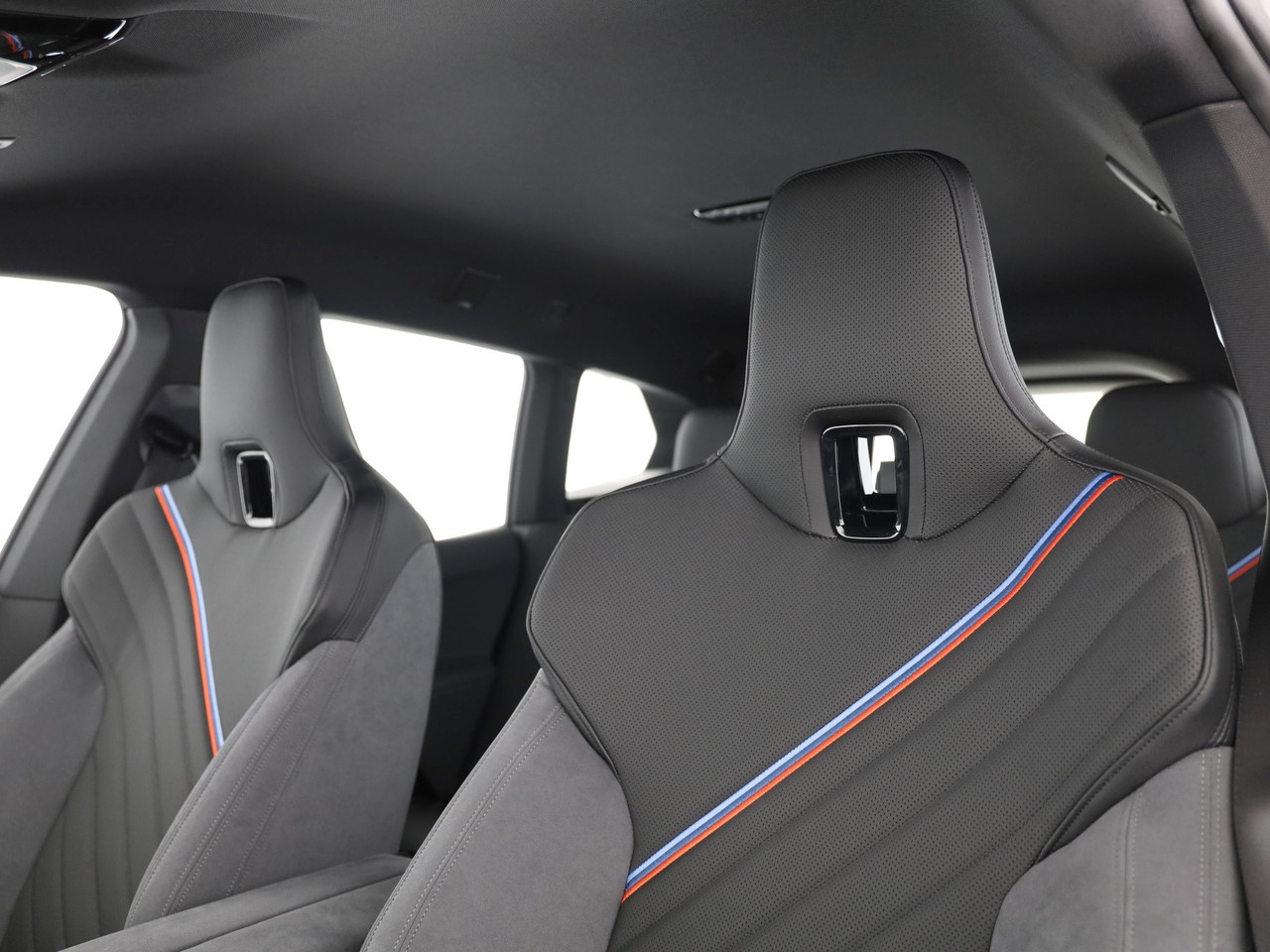 BMW iX xDrive60 M Sport-image-16