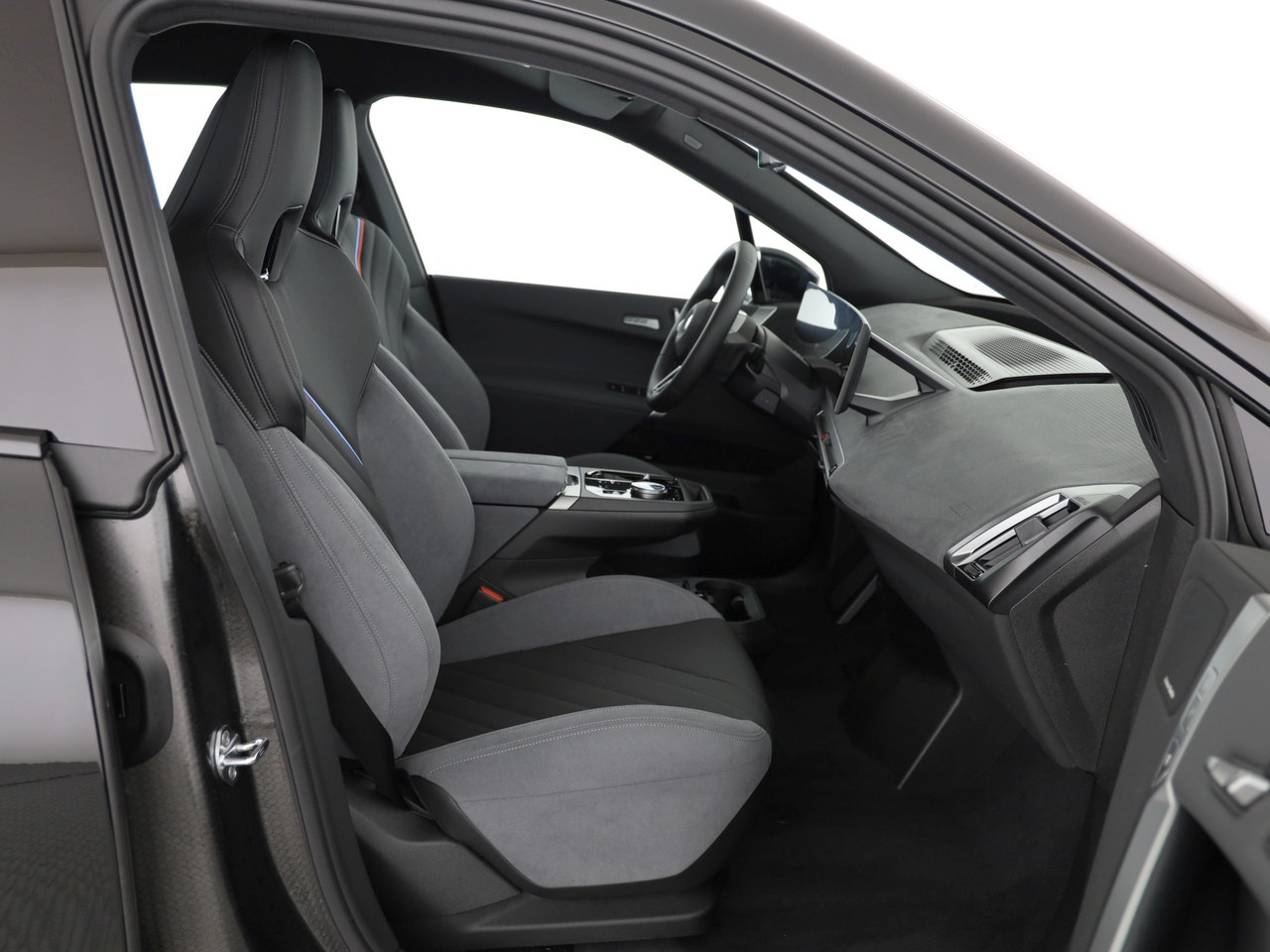 BMW iX xDrive60 M Sport-image-6