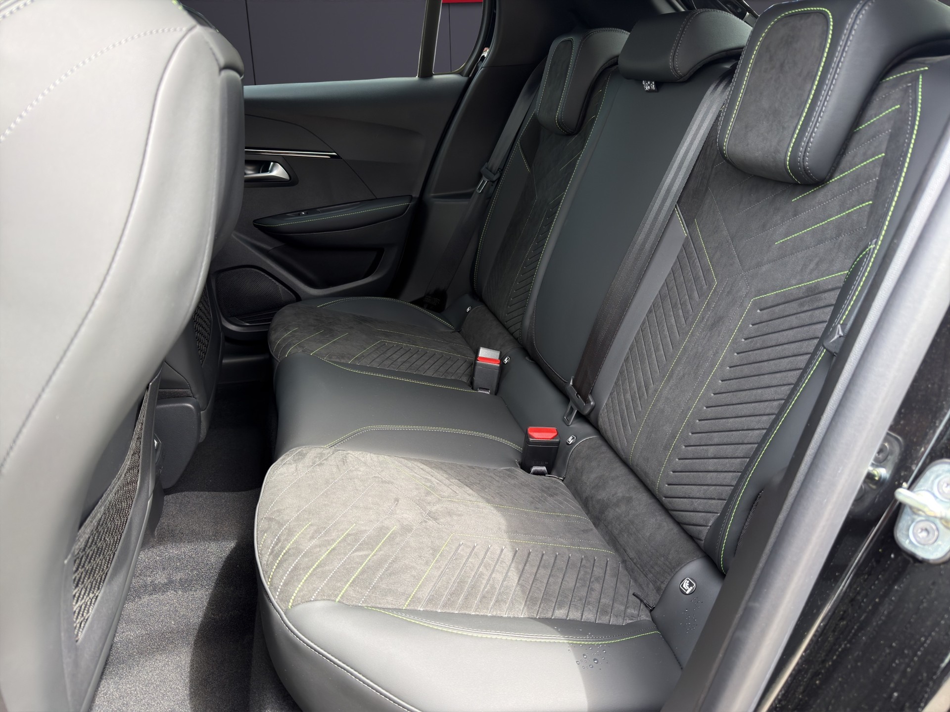 PEUGEOT 208 1.2 MHEV GT-image-6