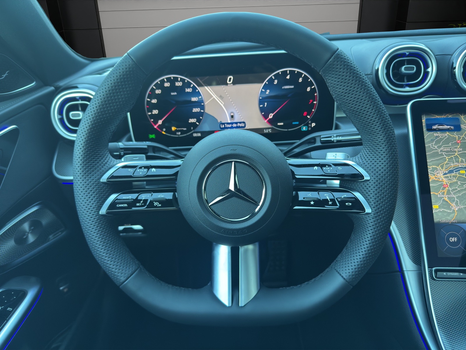 MERCEDES-BENZ C 300 4 Matic-image-11