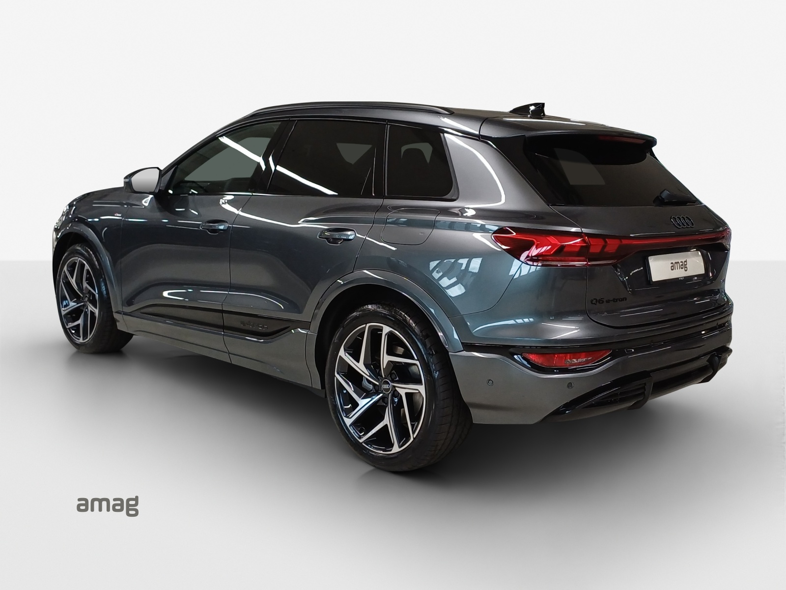 AUDI Q6 e-tron quattro-showroom-element-2