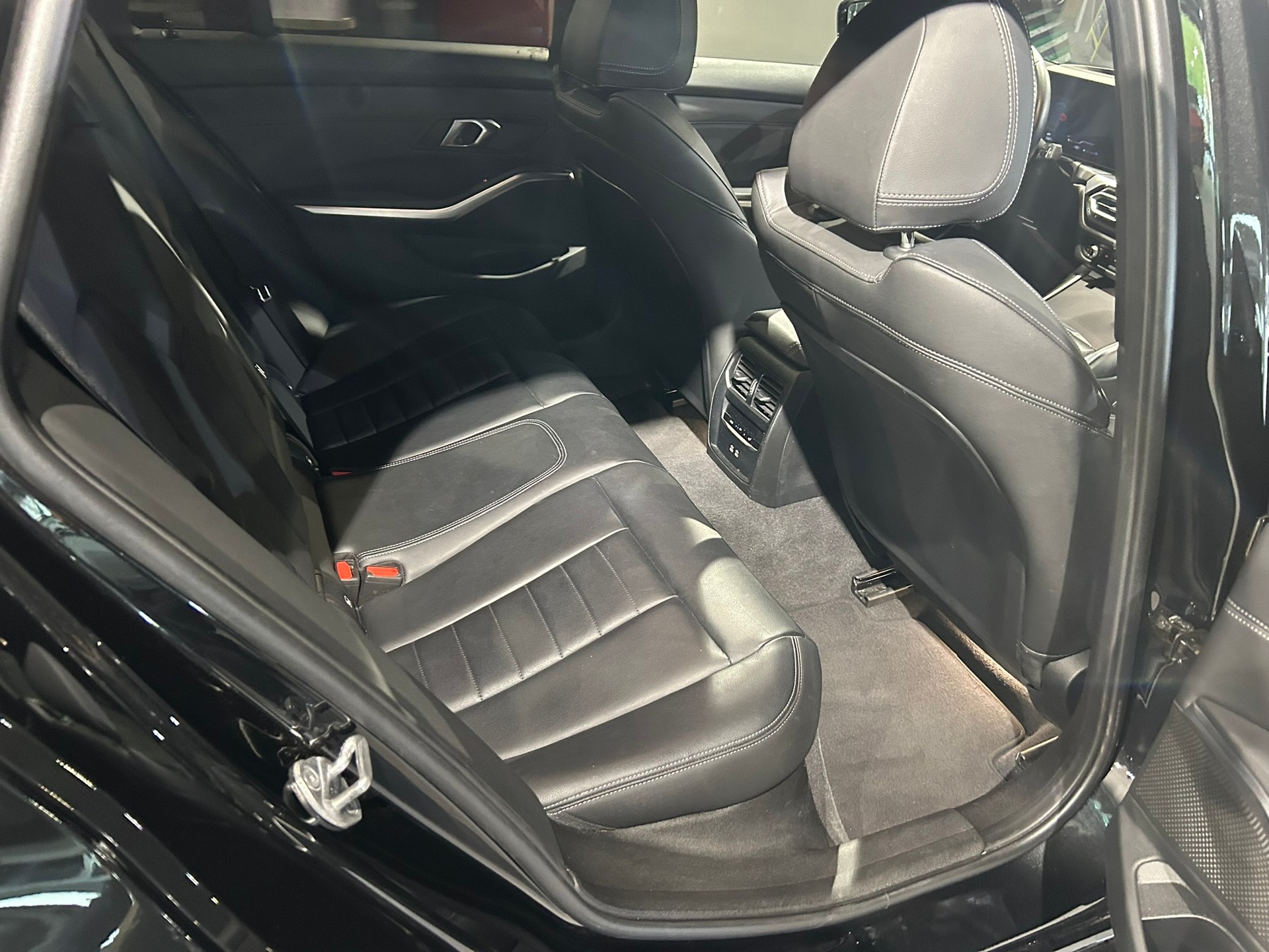 BMW 330d xDrive 48V Touring Steptronic M Sport-image-28