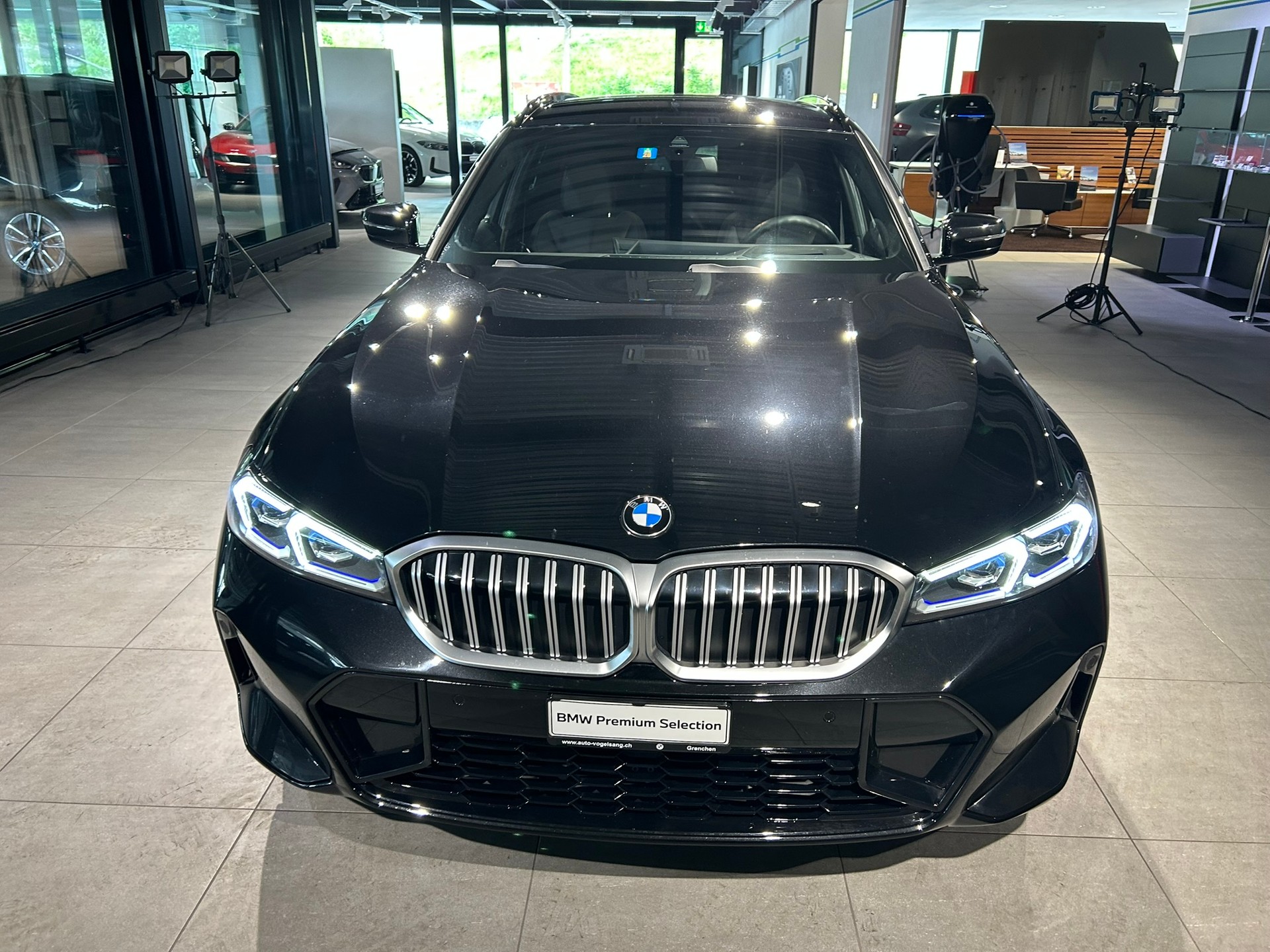 BMW 330d xDrive 48V Touring Steptronic M Sport-image-5