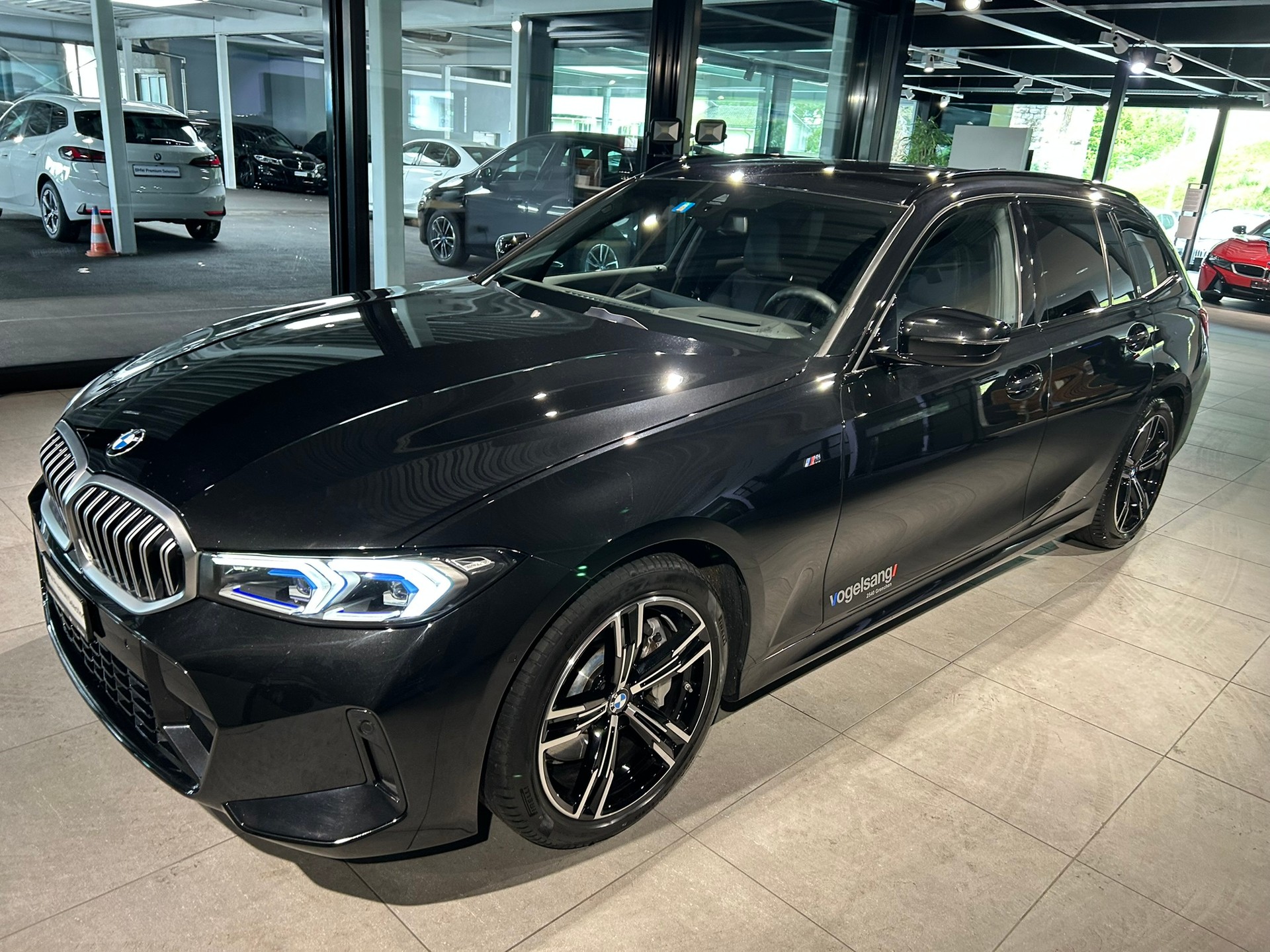 BMW 330d xDrive 48V Touring Steptronic M Sport-showroom-element-3