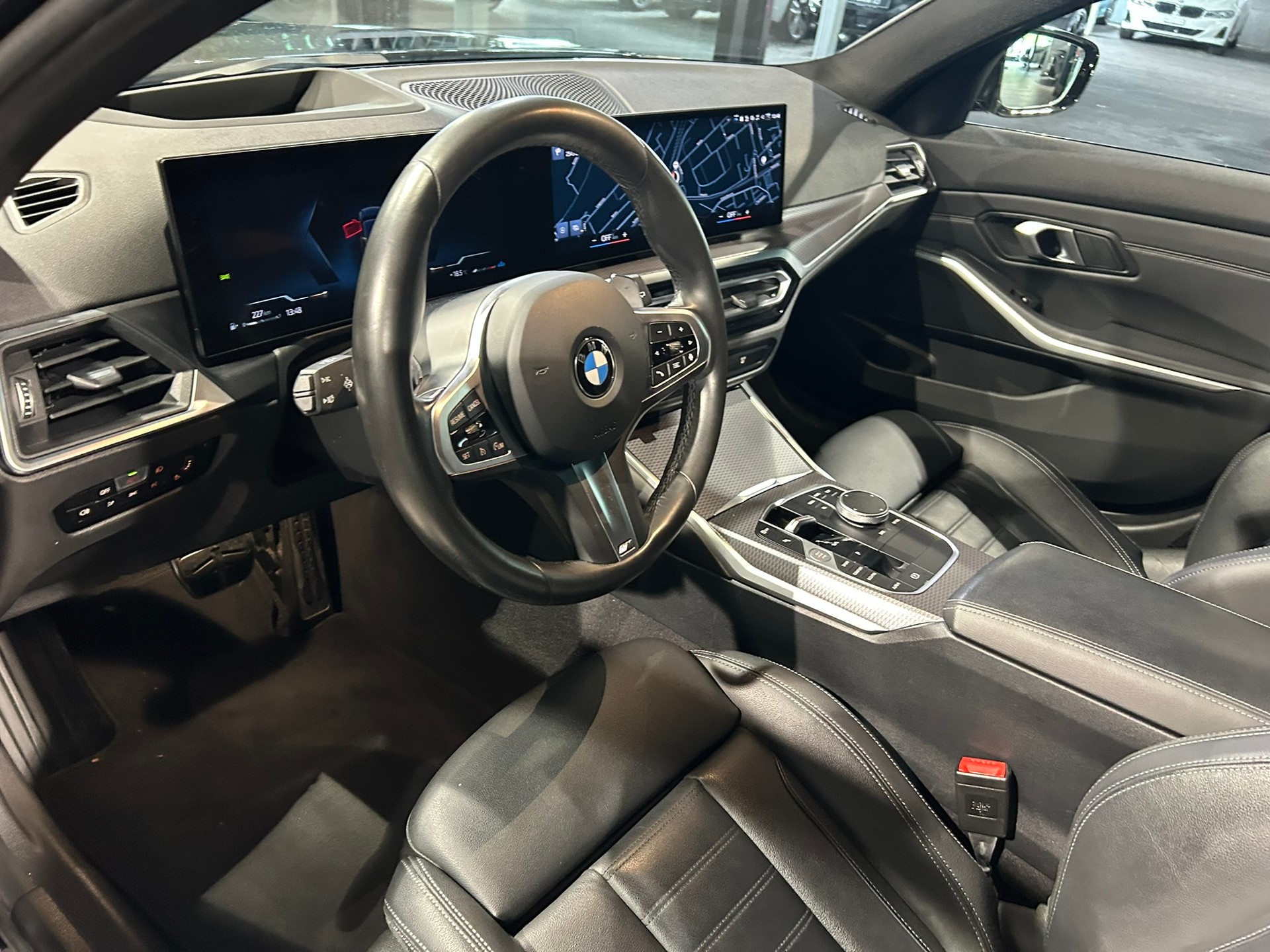 BMW 330d xDrive 48V Touring Steptronic M Sport-image-22
