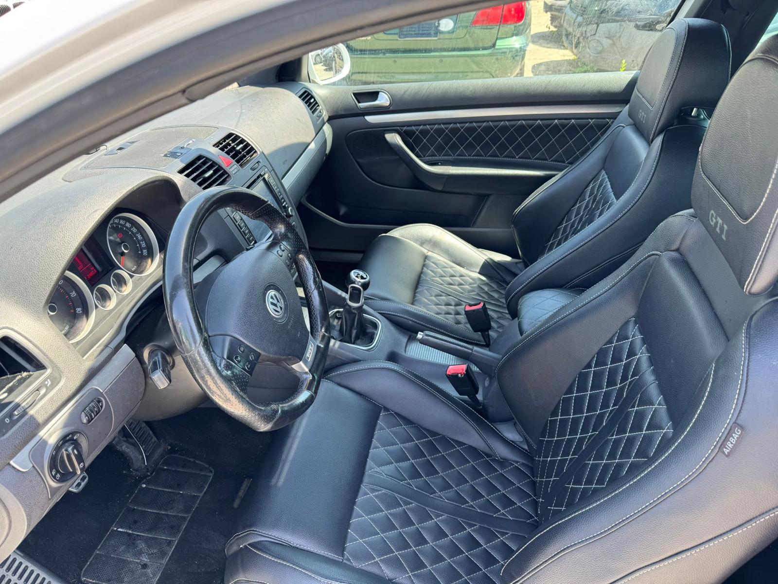 VW Golf 2.0 TFSI GTI-image-6