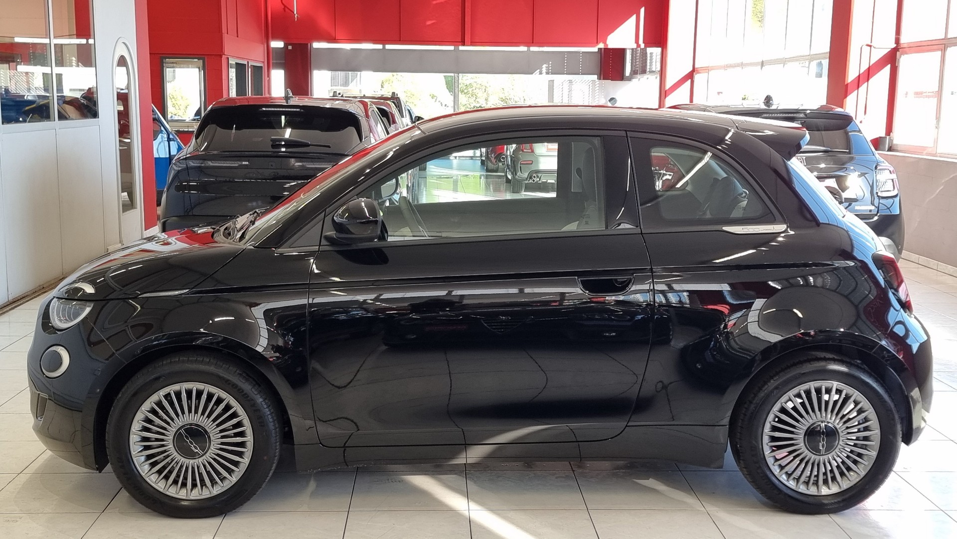 FIAT 500 1.0 Hybrid Torino-showroom-element-2