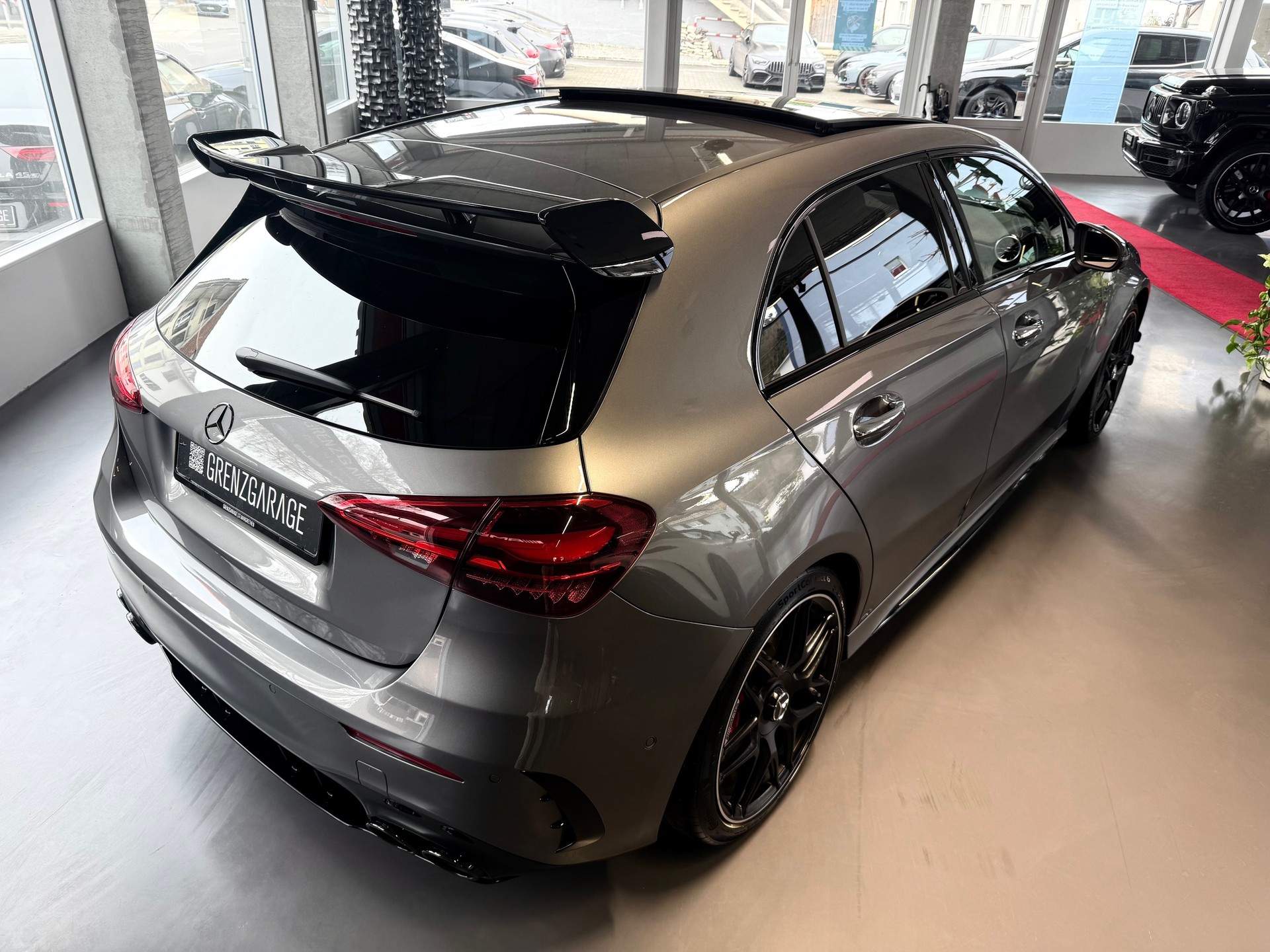 MERCEDES-BENZ A AMG 45 S 4Matic+ 8G-DCT-showroom-element-3
