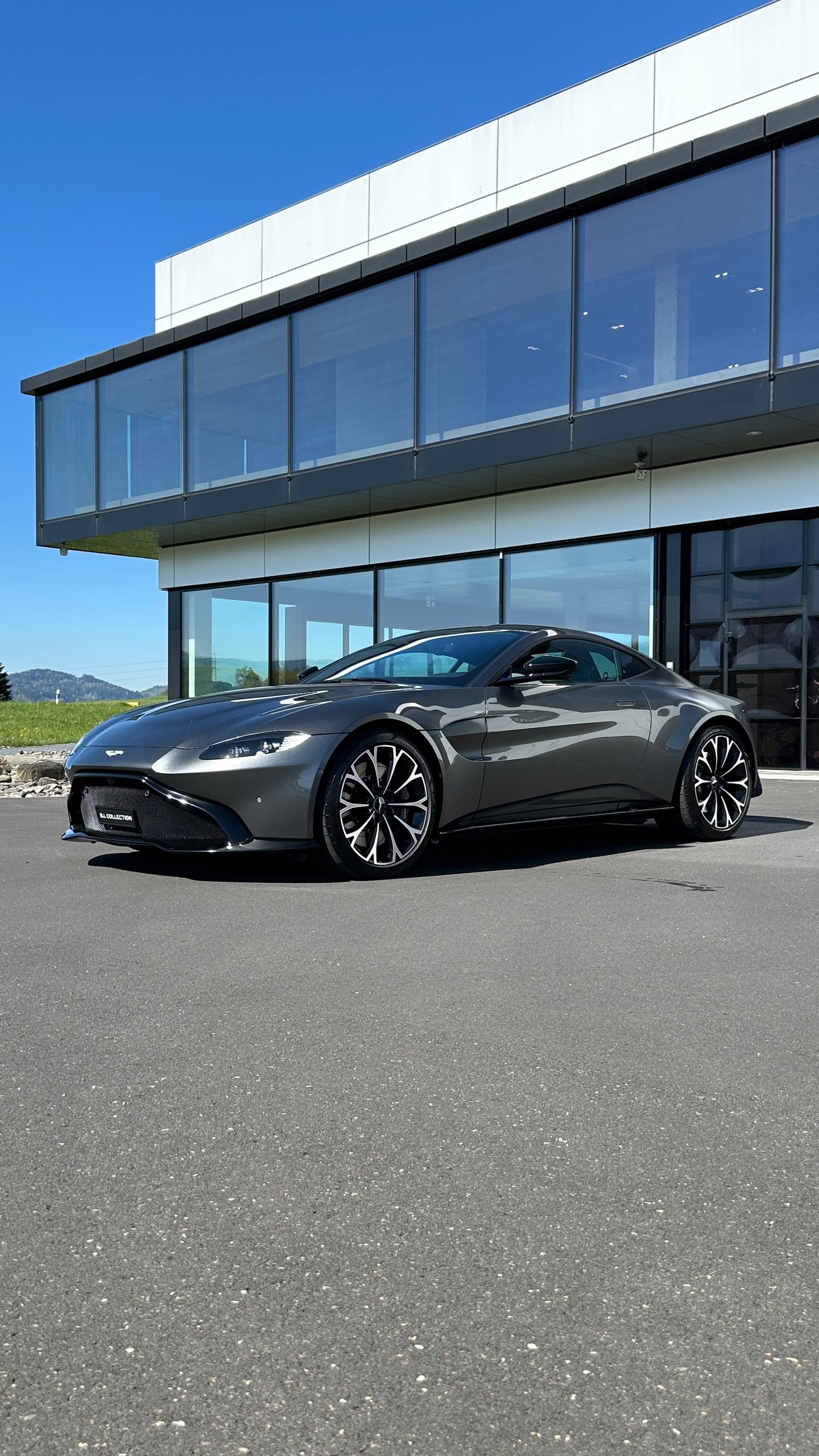 ASTON MARTIN V8 Vantage-image-7