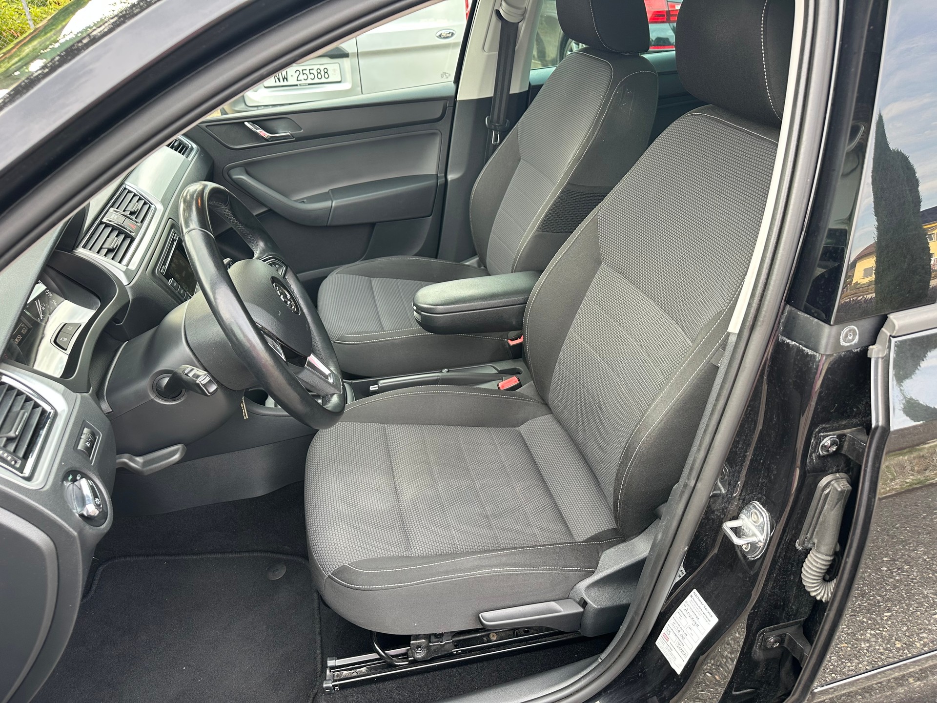 SKODA Rapid Spaceback 1.4 TSI Active DSG-image-10