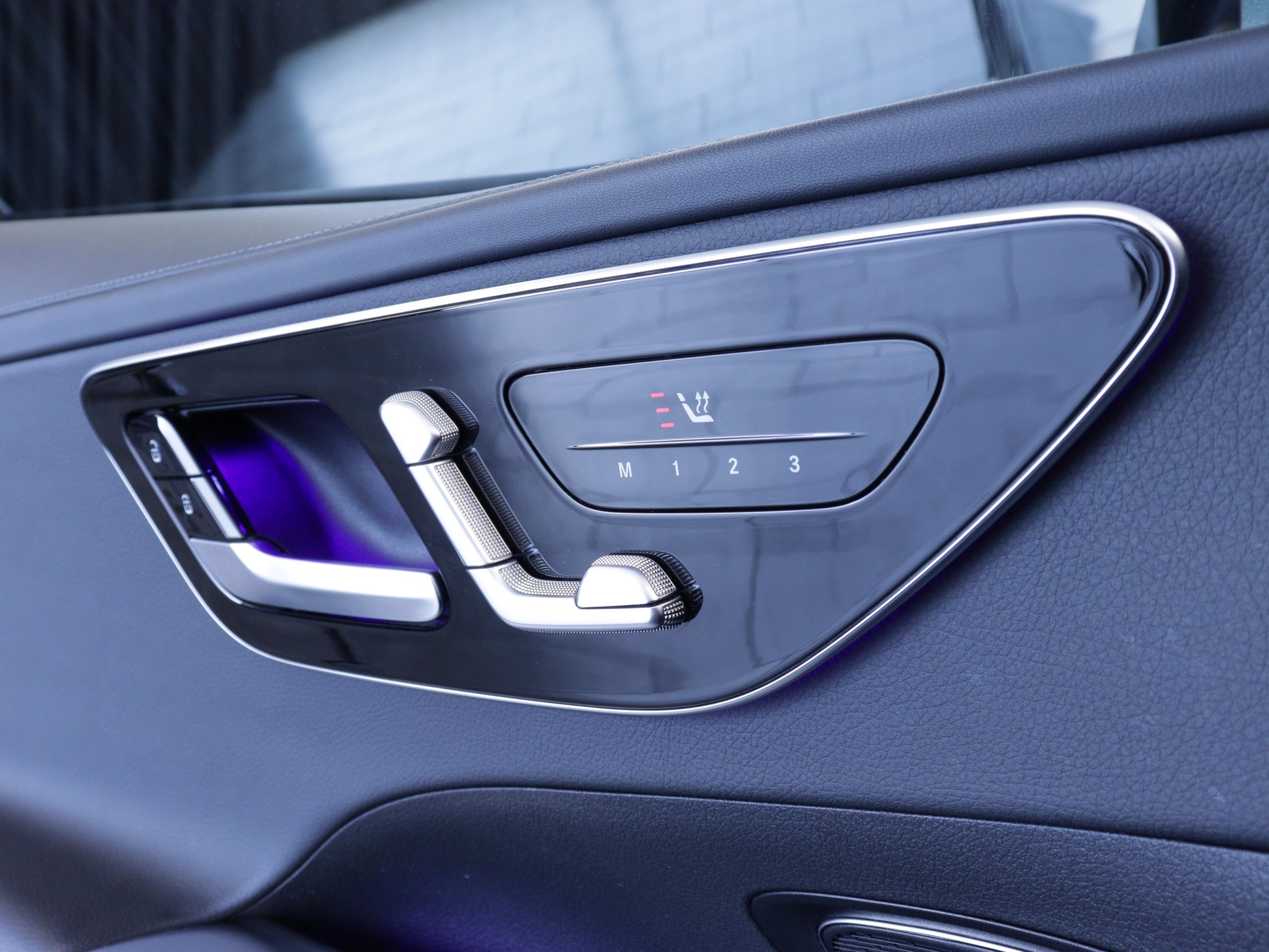 MERCEDES-BENZ C 300 AMG Line 4matic Kombi-image-9