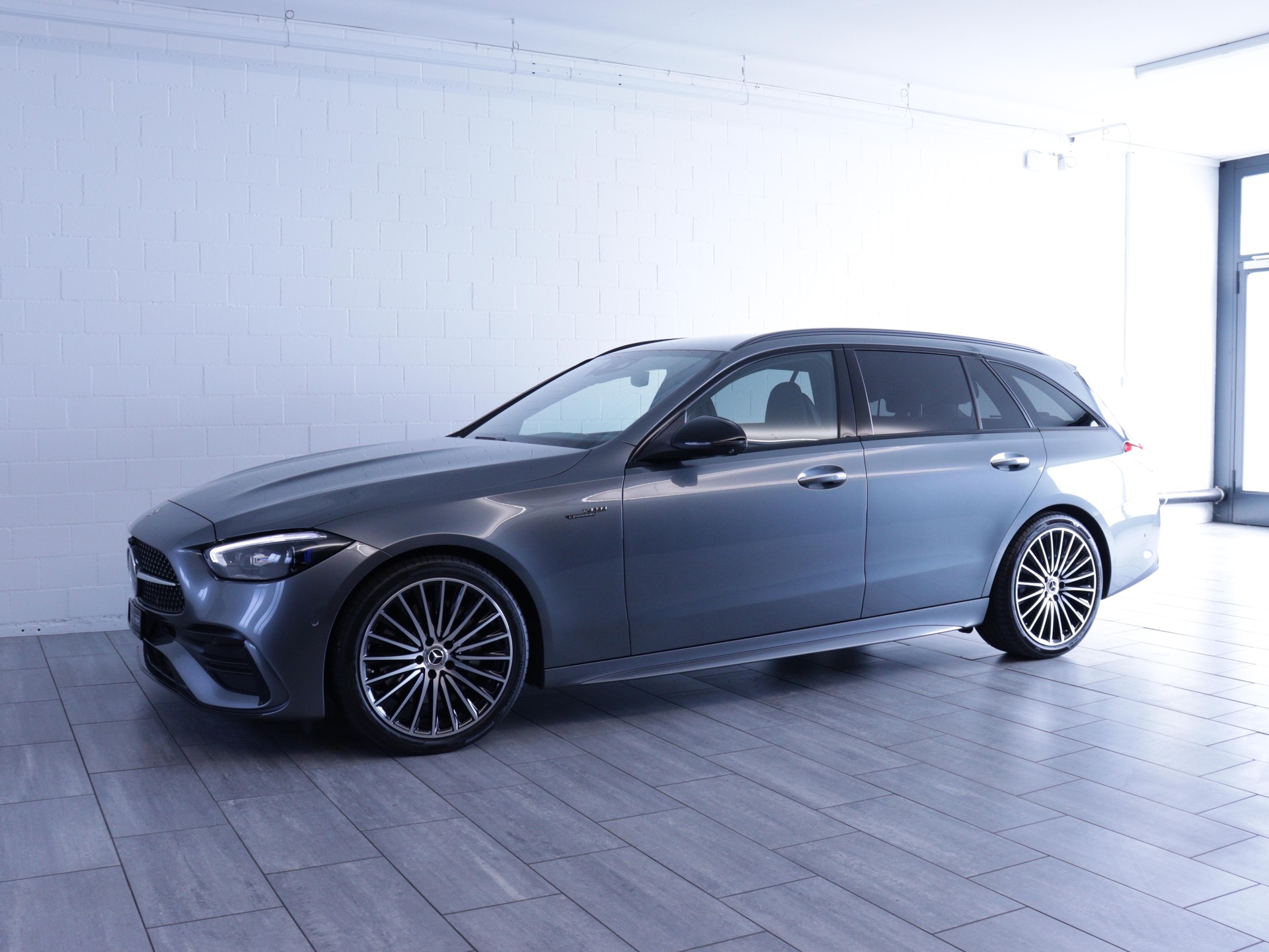 MERCEDES-BENZ C 300 AMG Line 4matic Kombi-showroom-element-1