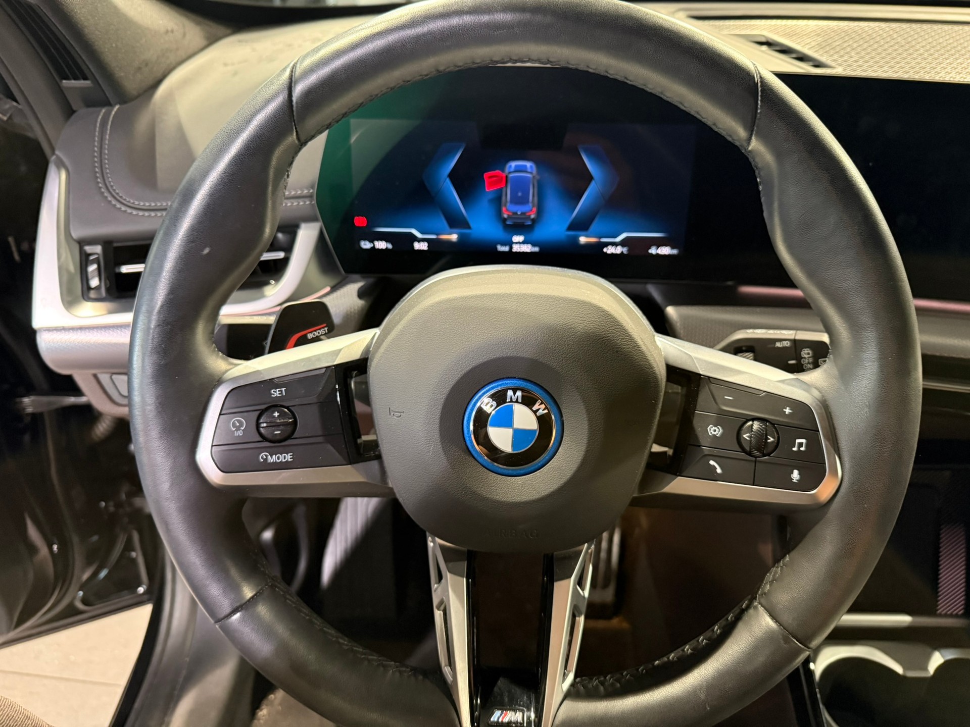 BMW iX1 xDrive 30 M Sport-image-17