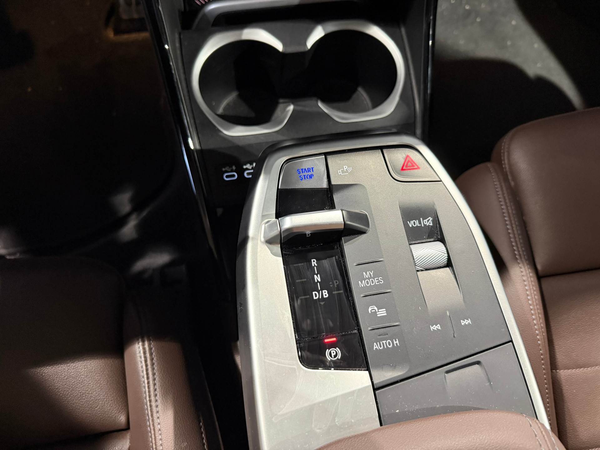 BMW iX1 xDrive 30 M Sport-image-16