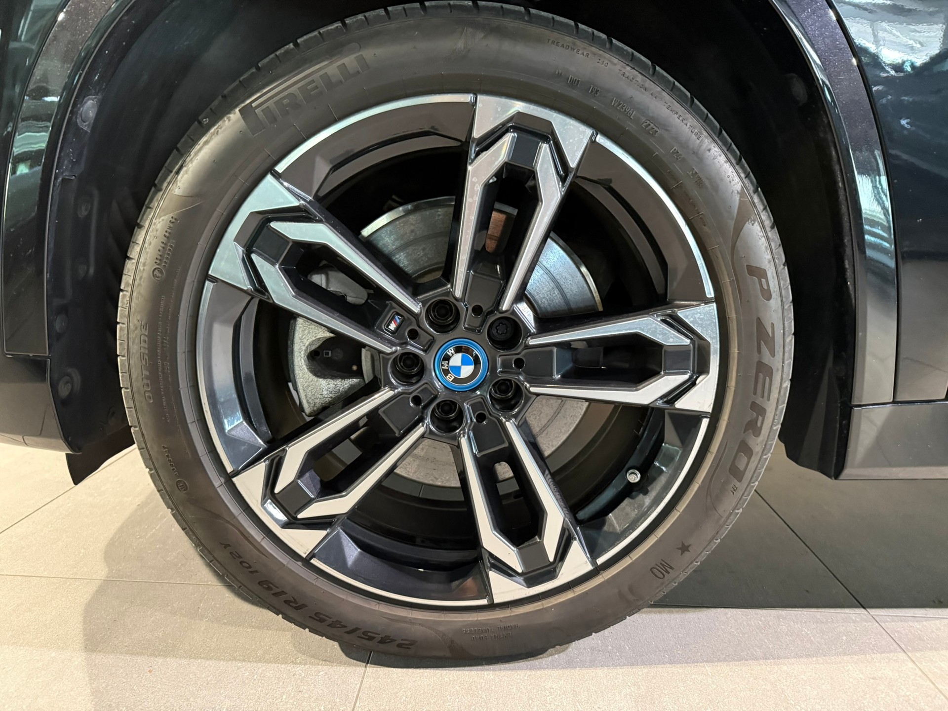 BMW iX1 xDrive 30 M Sport-image-9