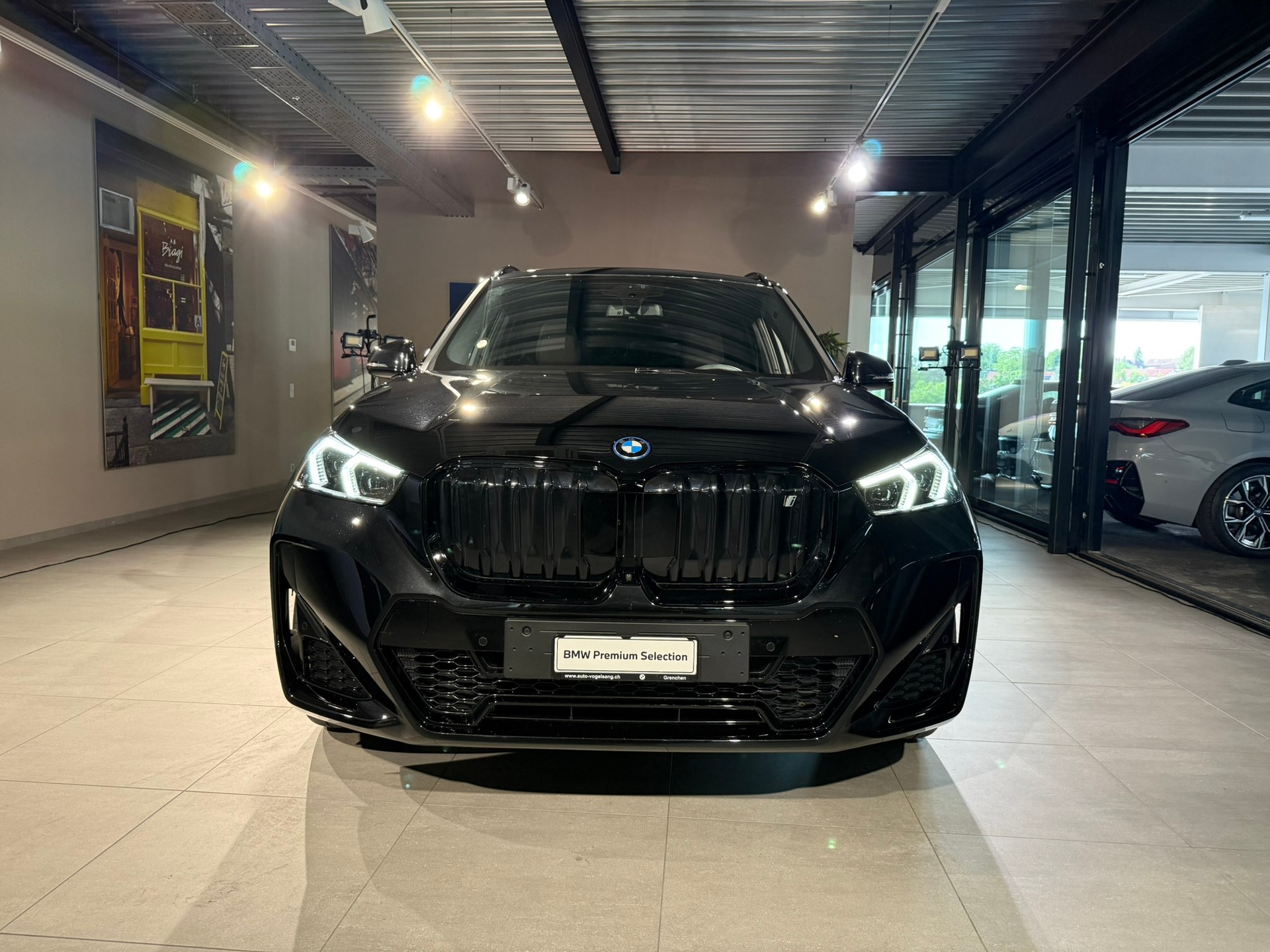 BMW iX1 xDrive 30 M Sport-showroom-element-1