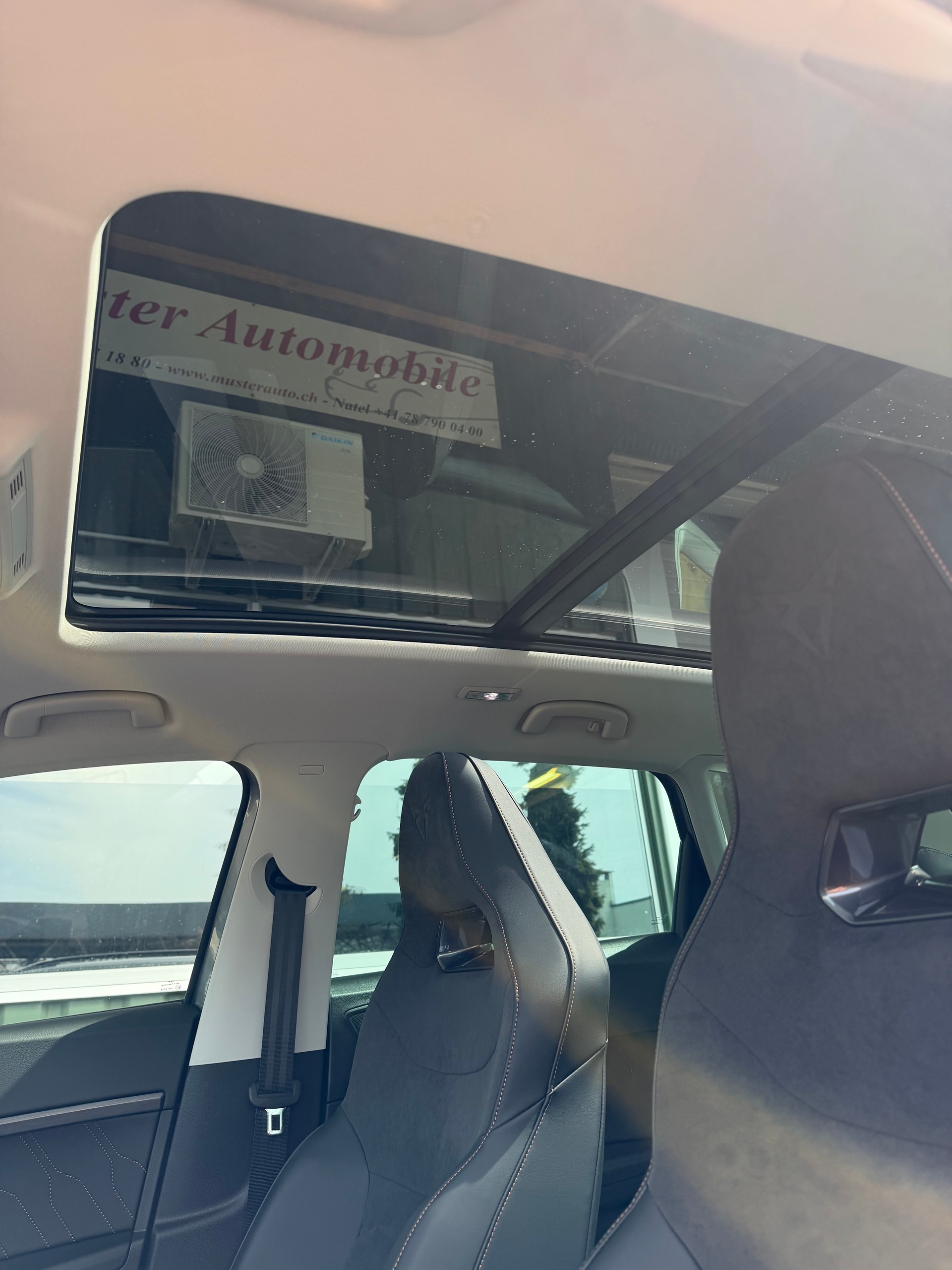 CUPRA Ateca 1.5 TSI DSG 150 PS mit Anhängerkupplung und Panoramadach 5 Jahre Werksgarantie und 41 % Rabatt !-image-17