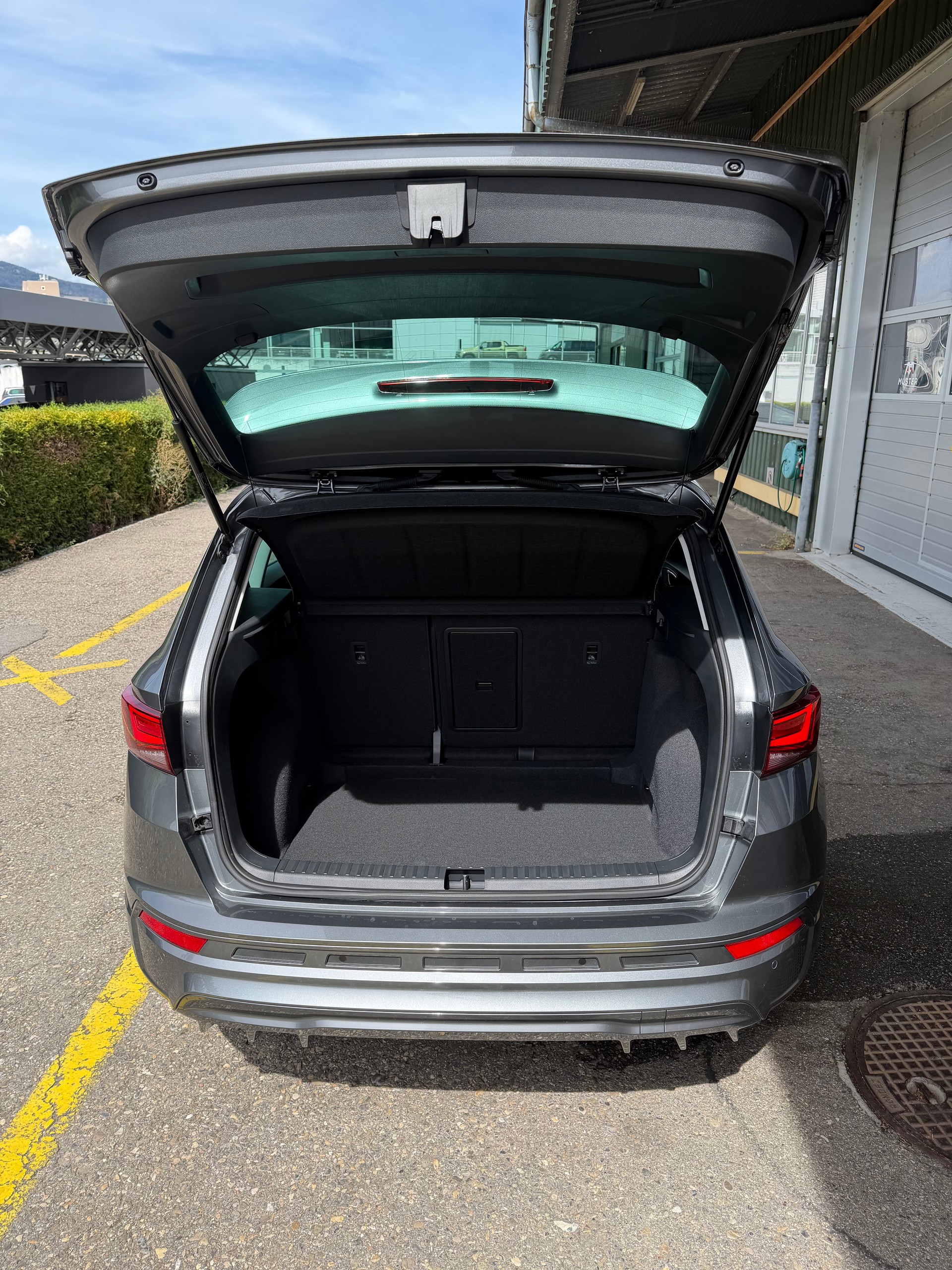 CUPRA Ateca 1.5 TSI DSG 150 PS mit Anhängerkupplung und Panoramadach 5 Jahre Werksgarantie und 41 % Rabatt !-image-21