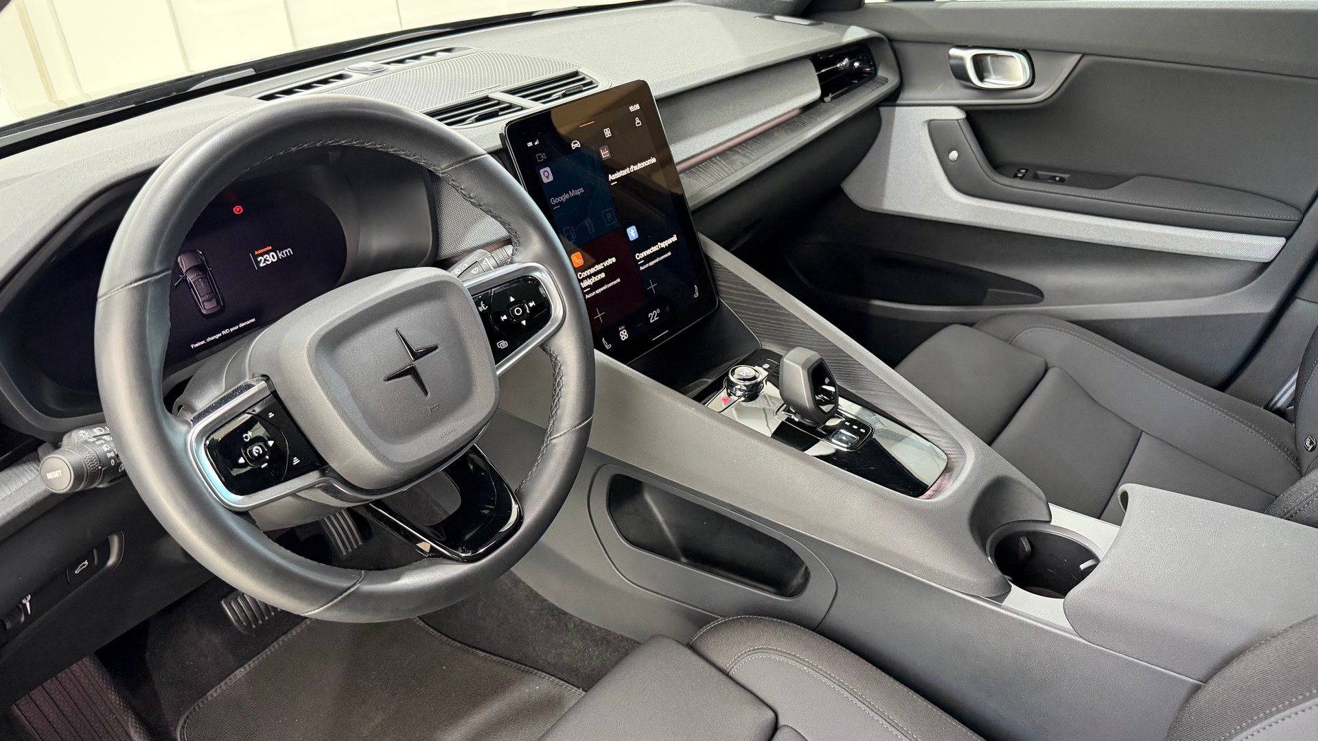 POLESTAR 2 Long Range Dual Motor-showroom-element-3