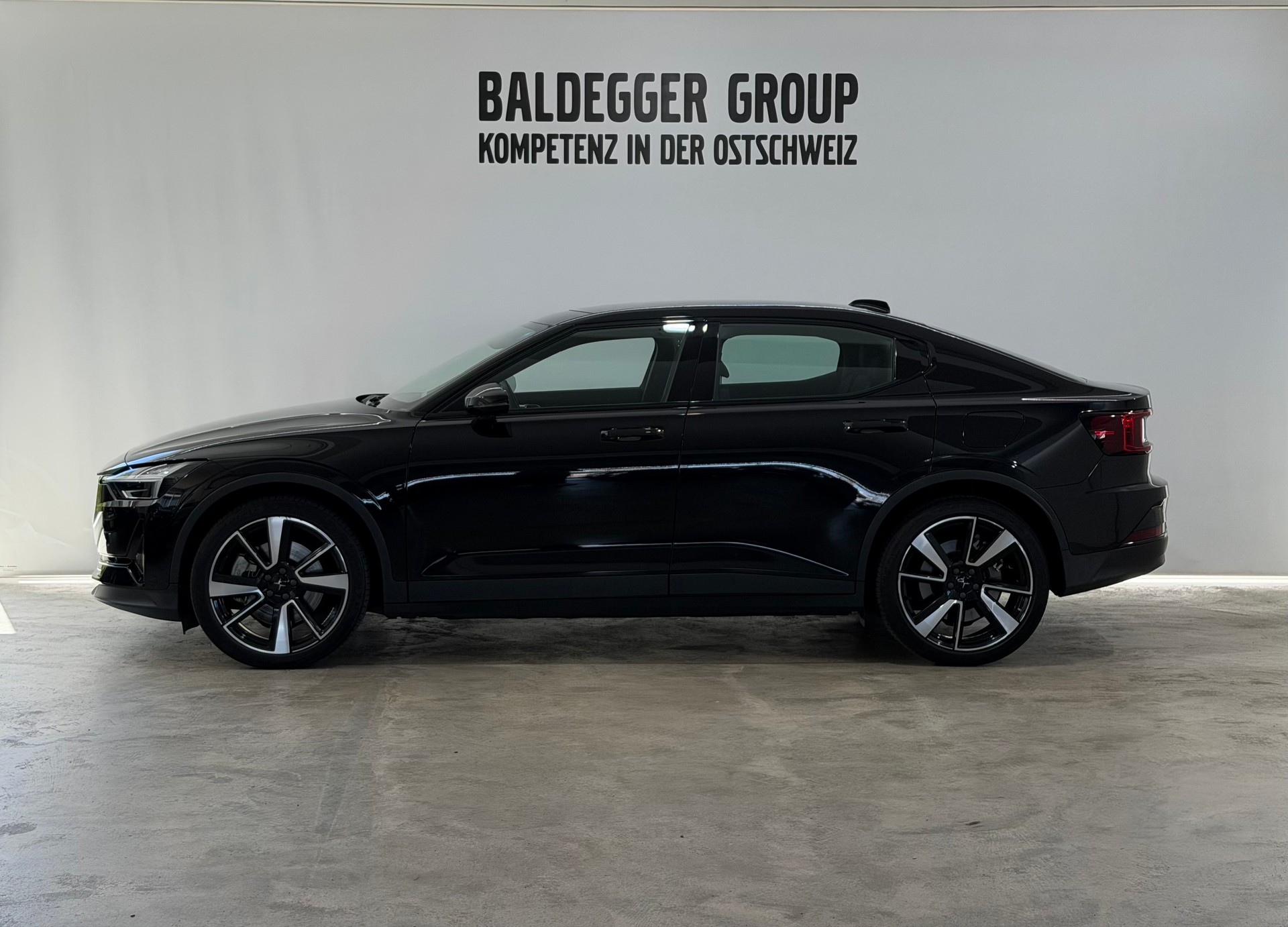 POLESTAR 2 Long Range Dual Motor-showroom-element-1
