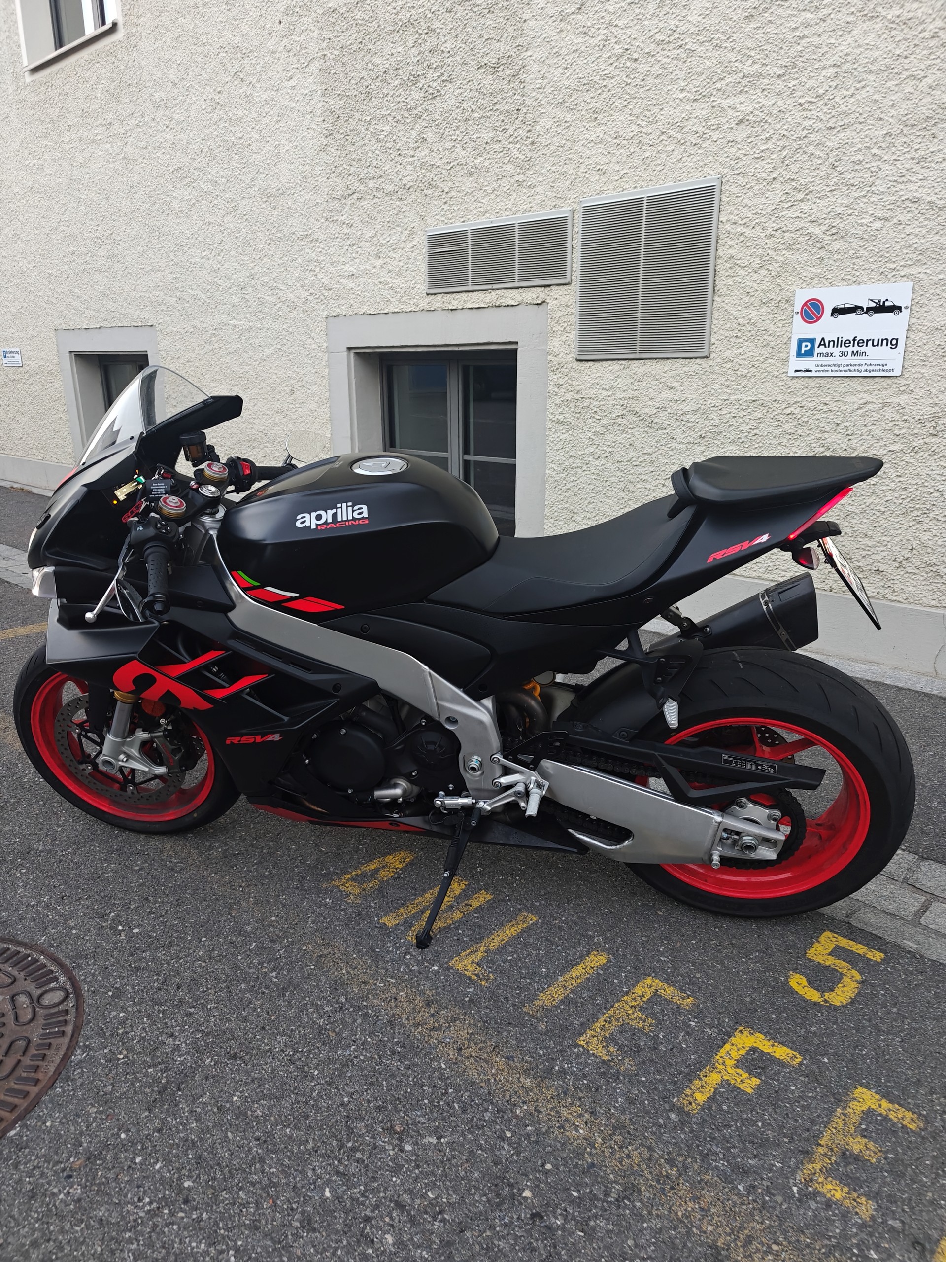 APRILIA RSV4 1100-image-6