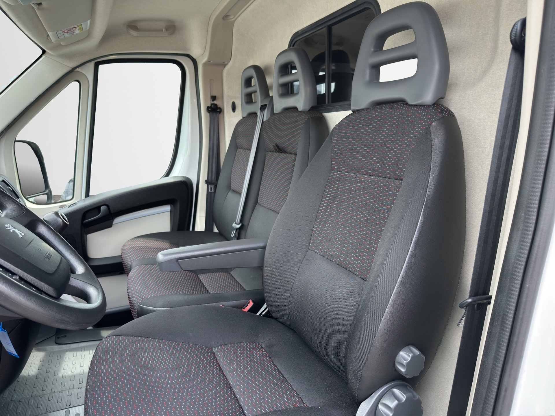 PEUGEOT Boxer 2.0 HDI 335 Active L2H2-image-8