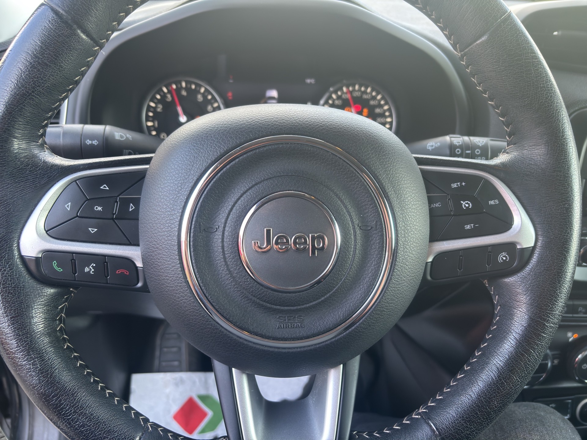 JEEP Renegade 1.4 Turbo Limited AWD-image-9