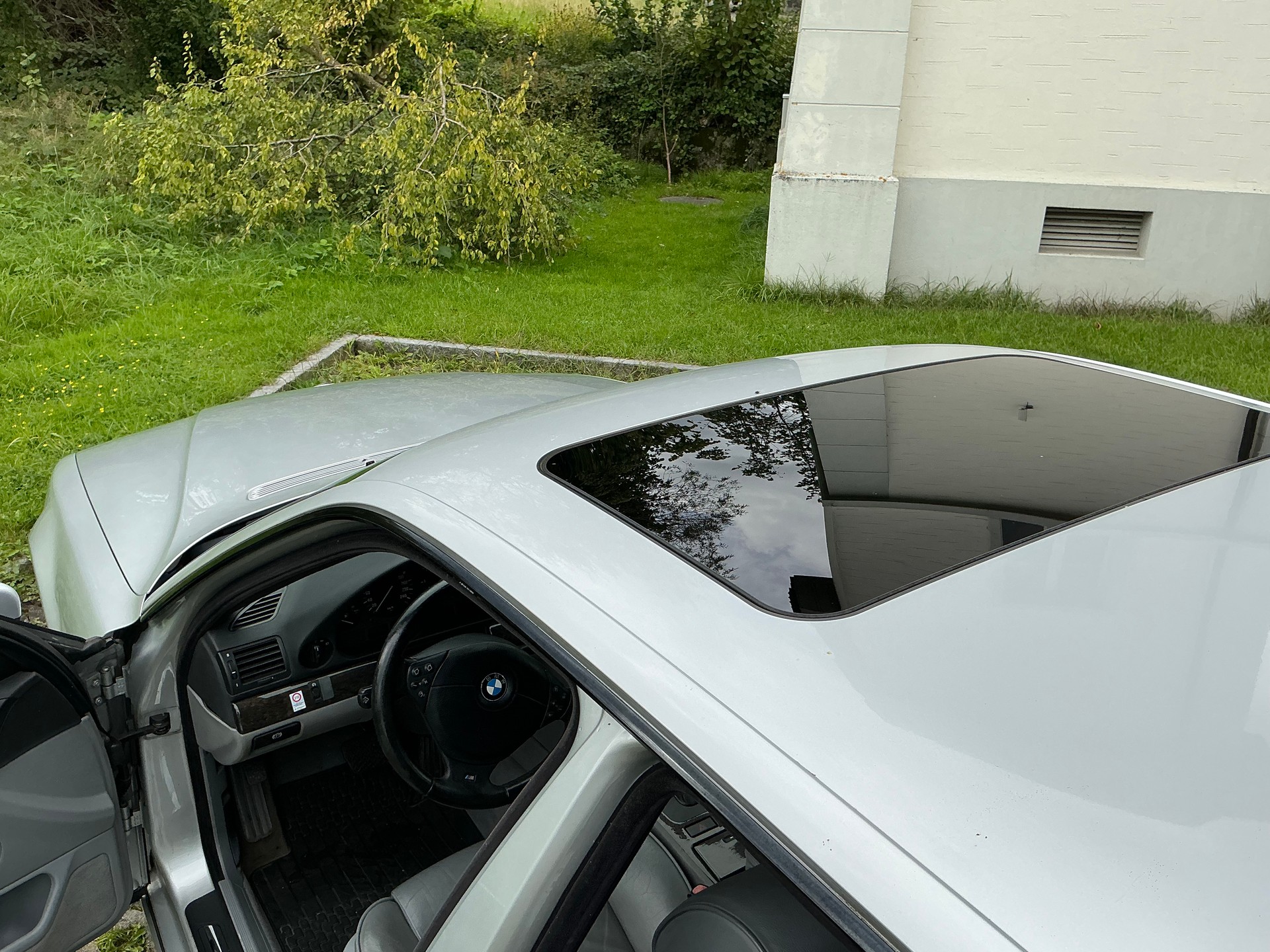 BMW 740i-image-8