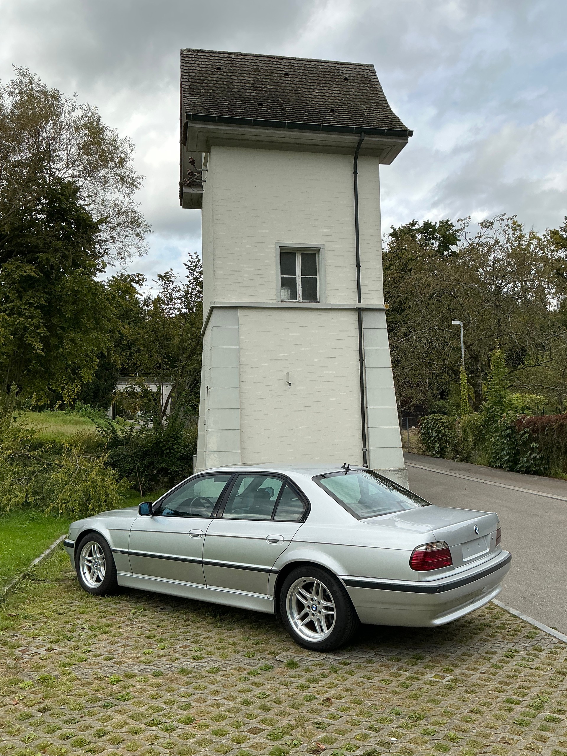 BMW 740i-image-14