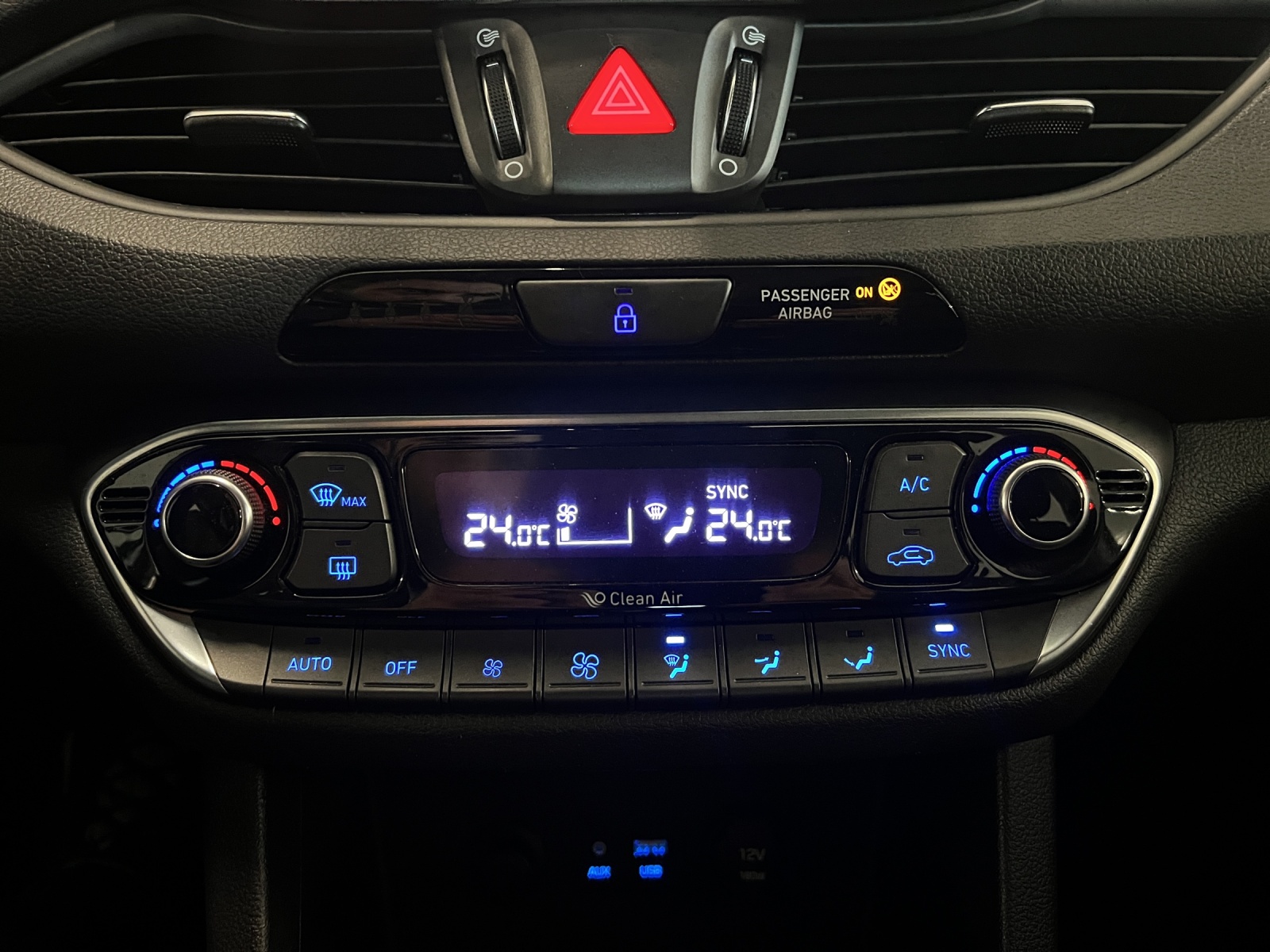 HYUNDAI i30 1.4 T-GDi Amplia-image-14