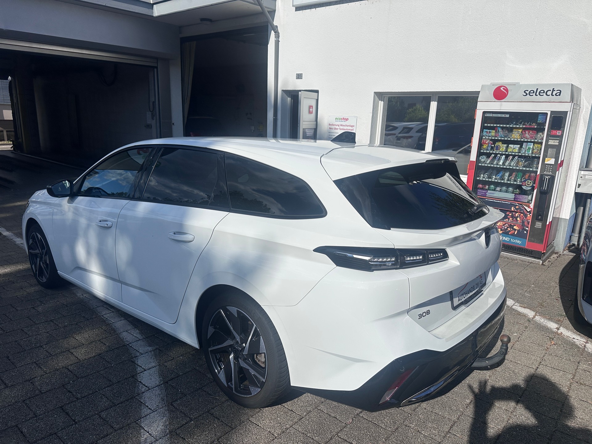PEUGEOT 308 SW 1.5 BlueHDI Allure EAT8-showroom-element-3