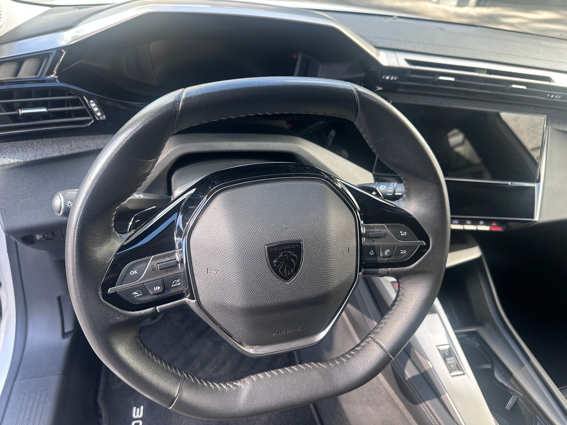 PEUGEOT 308 SW 1.5 BlueHDI Allure EAT8-image-10