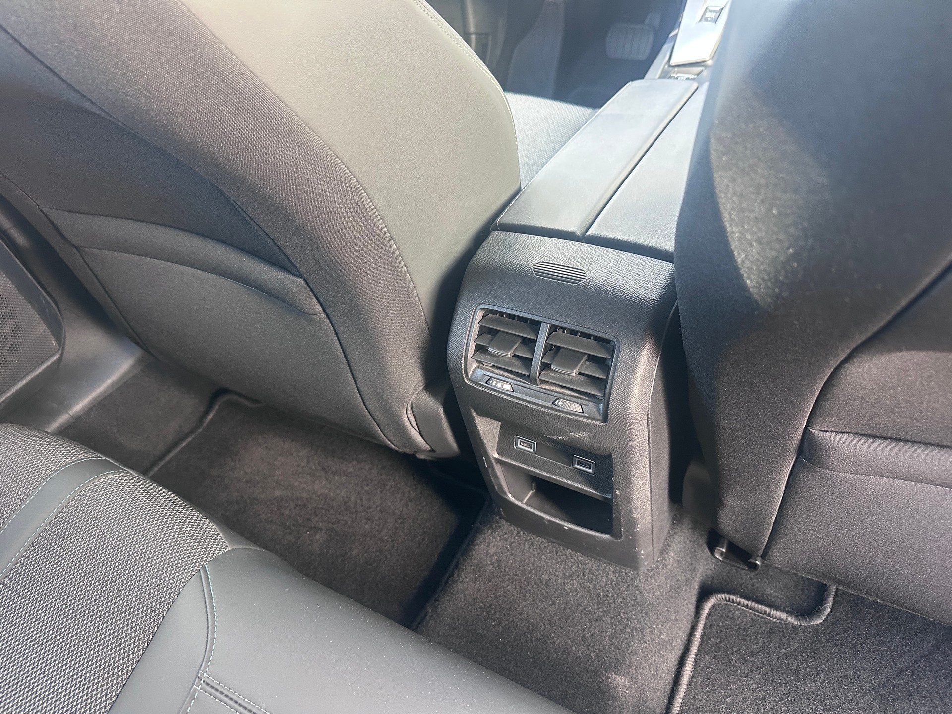 PEUGEOT 308 SW 1.5 BlueHDI Allure EAT8-image-17