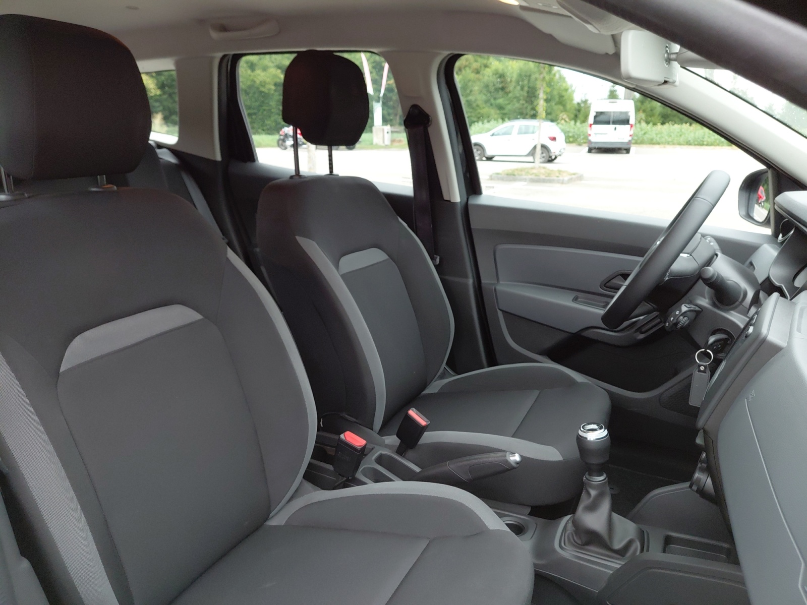 DACIA Duster SCe 115 Comfort 4x2 * Neuzustand* Frisch ab MFK 10.08.2026 * 1. Hand * Navi * Klima * Tempomat-image-7