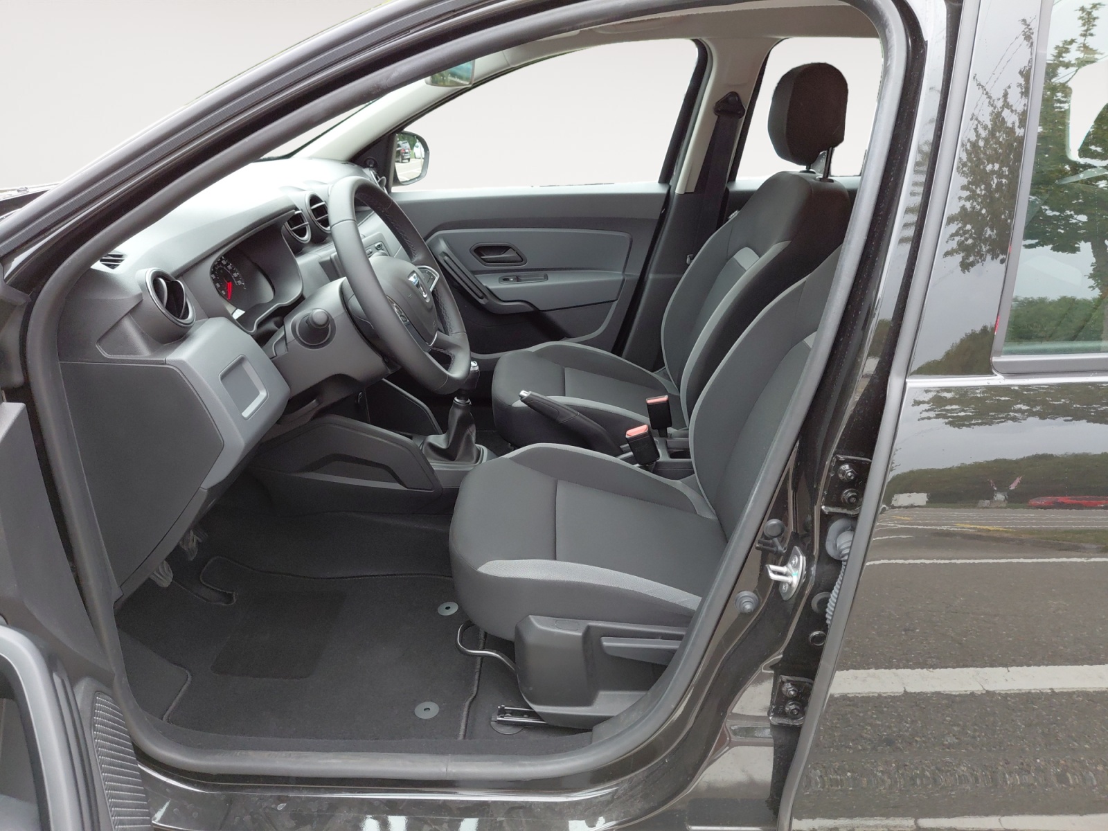 DACIA Duster SCe 115 Comfort 4x2 * Neuzustand* Frisch ab MFK 10.08.2026 * 1. Hand * Navi * Klima * Tempomat-image-8