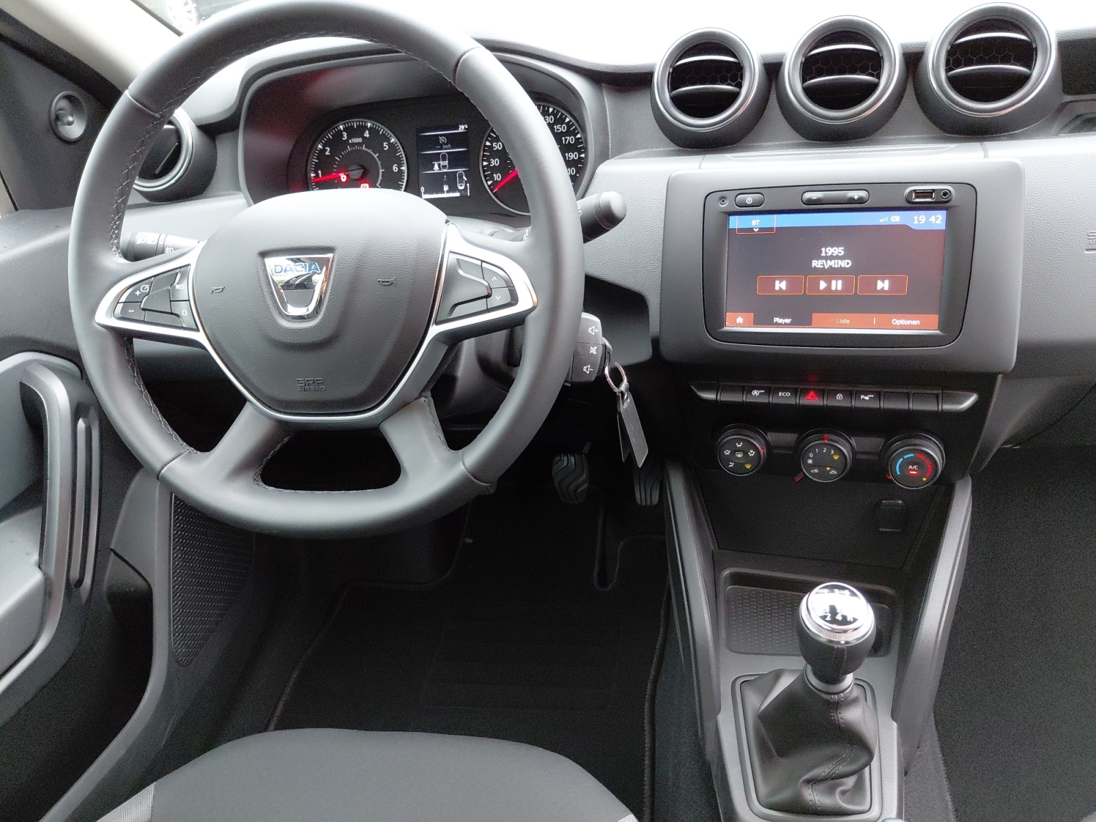 DACIA Duster SCe 115 Comfort 4x2 * Neuzustand* Frisch ab MFK 10.08.2026 * 1. Hand * Navi * Klima * Tempomat-image-9