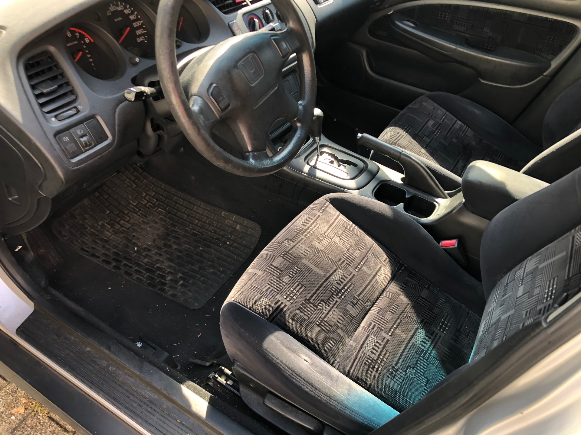 HONDA Accord 2.0i LS-image-8