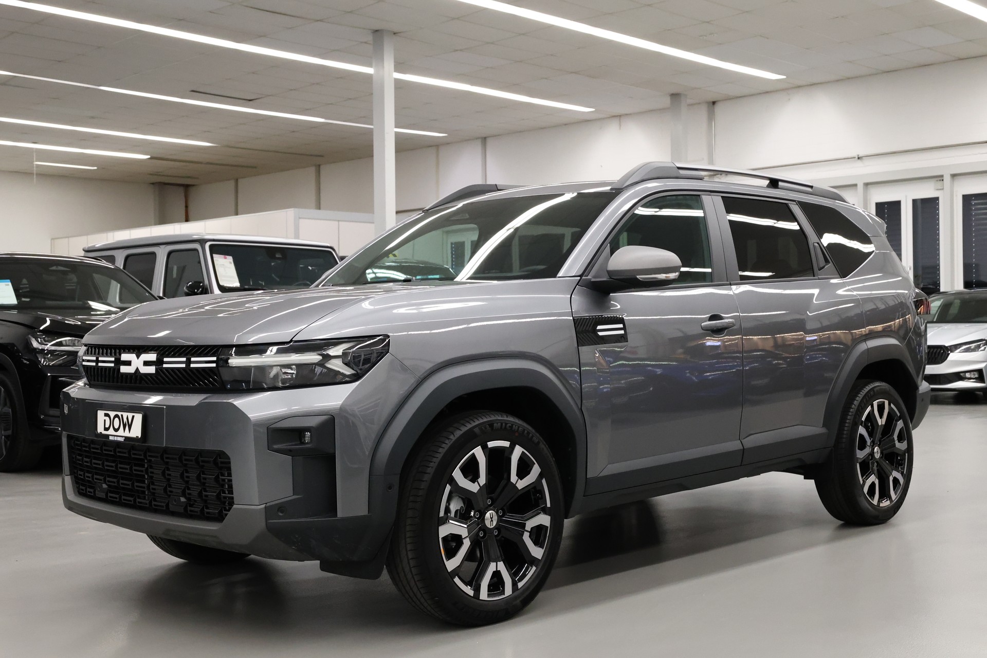 DACIA Bigster 1.8 Hybrid Journey-showroom-element-1