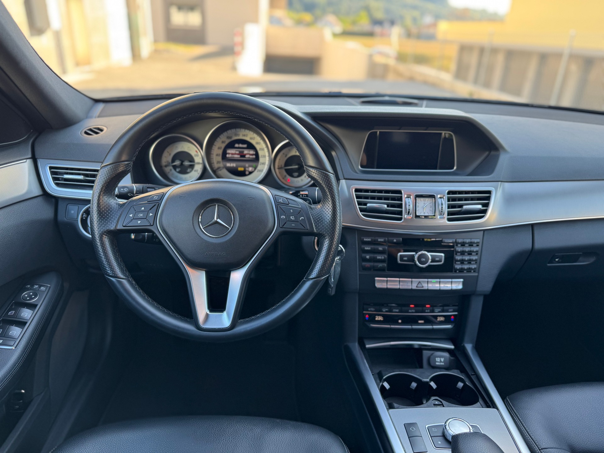 MERCEDES-BENZ E 200 CDI BlueEfficiency Elégance 7G-Tronic-image-10