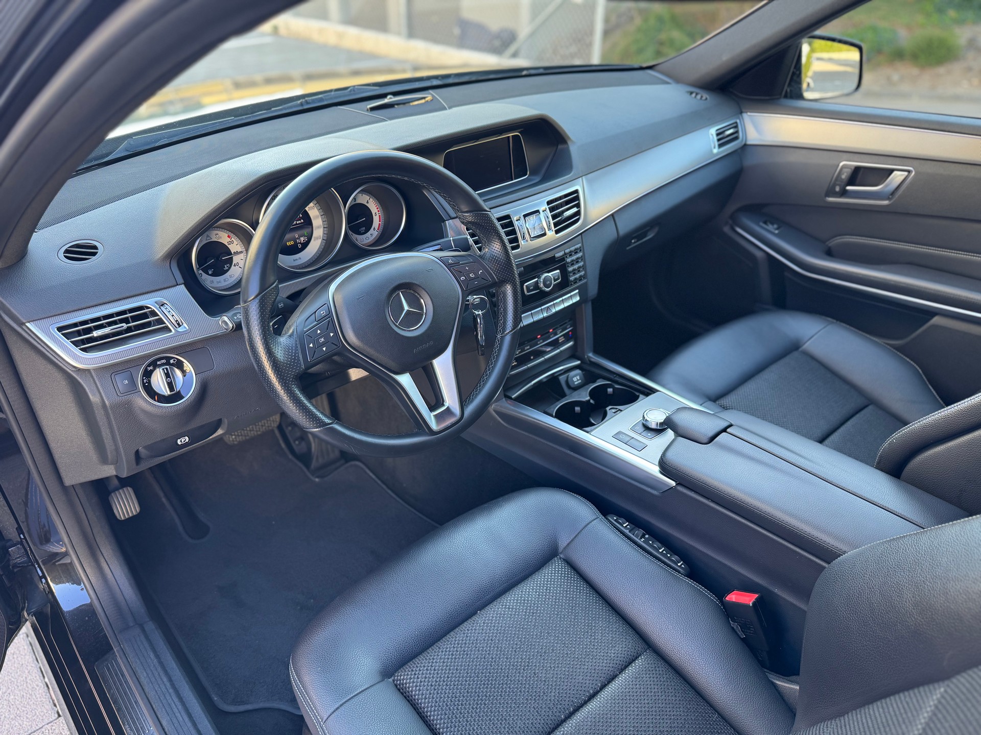 MERCEDES-BENZ E 200 CDI BlueEfficiency Elégance 7G-Tronic-image-8