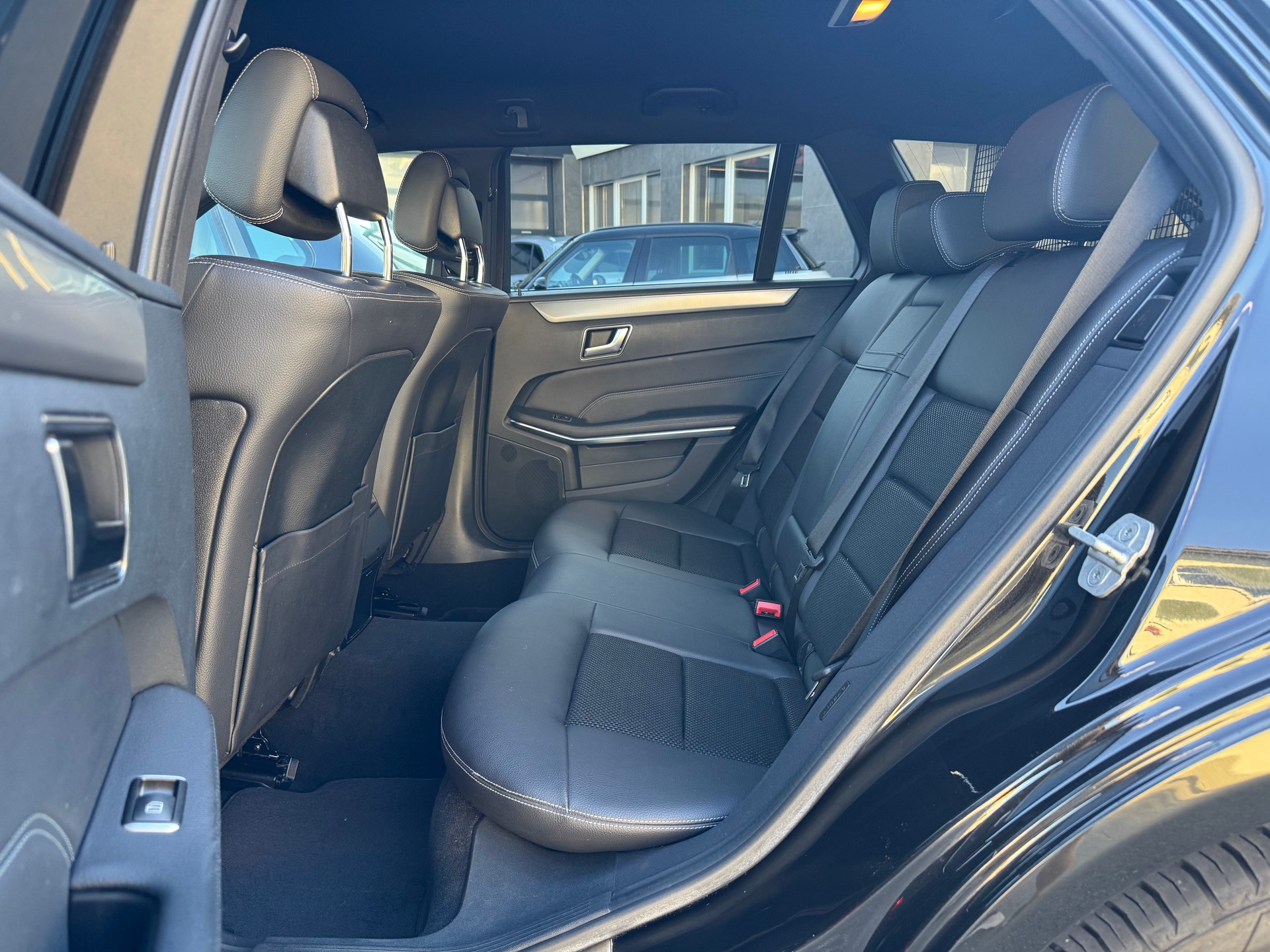 MERCEDES-BENZ E 200 CDI BlueEfficiency Elégance 7G-Tronic-image-16