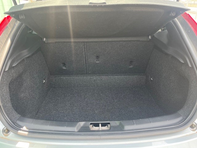 VOLVO V40 T2 Momentum R-Design Geartronic-image-14