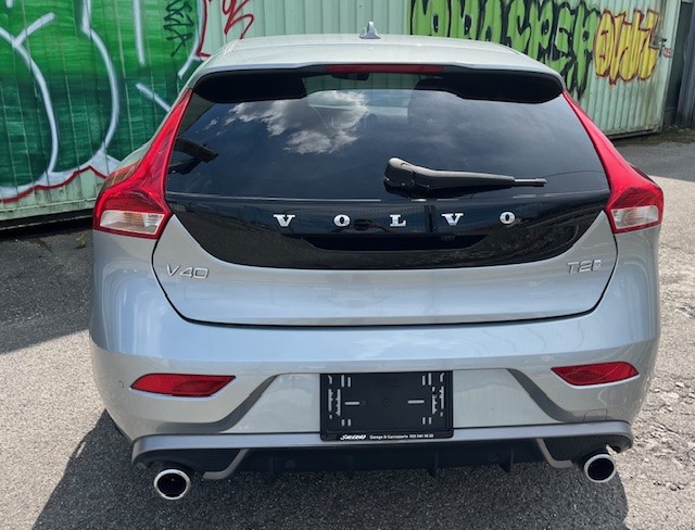VOLVO V40 T2 Momentum R-Design Geartronic-image-6