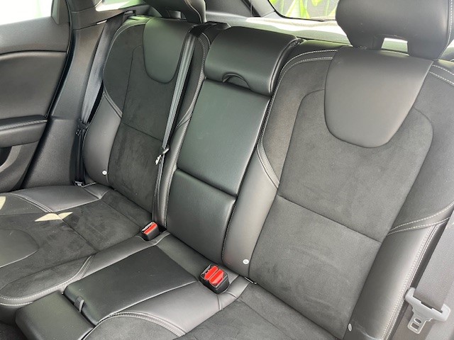 VOLVO V40 T2 Momentum R-Design Geartronic-image-10