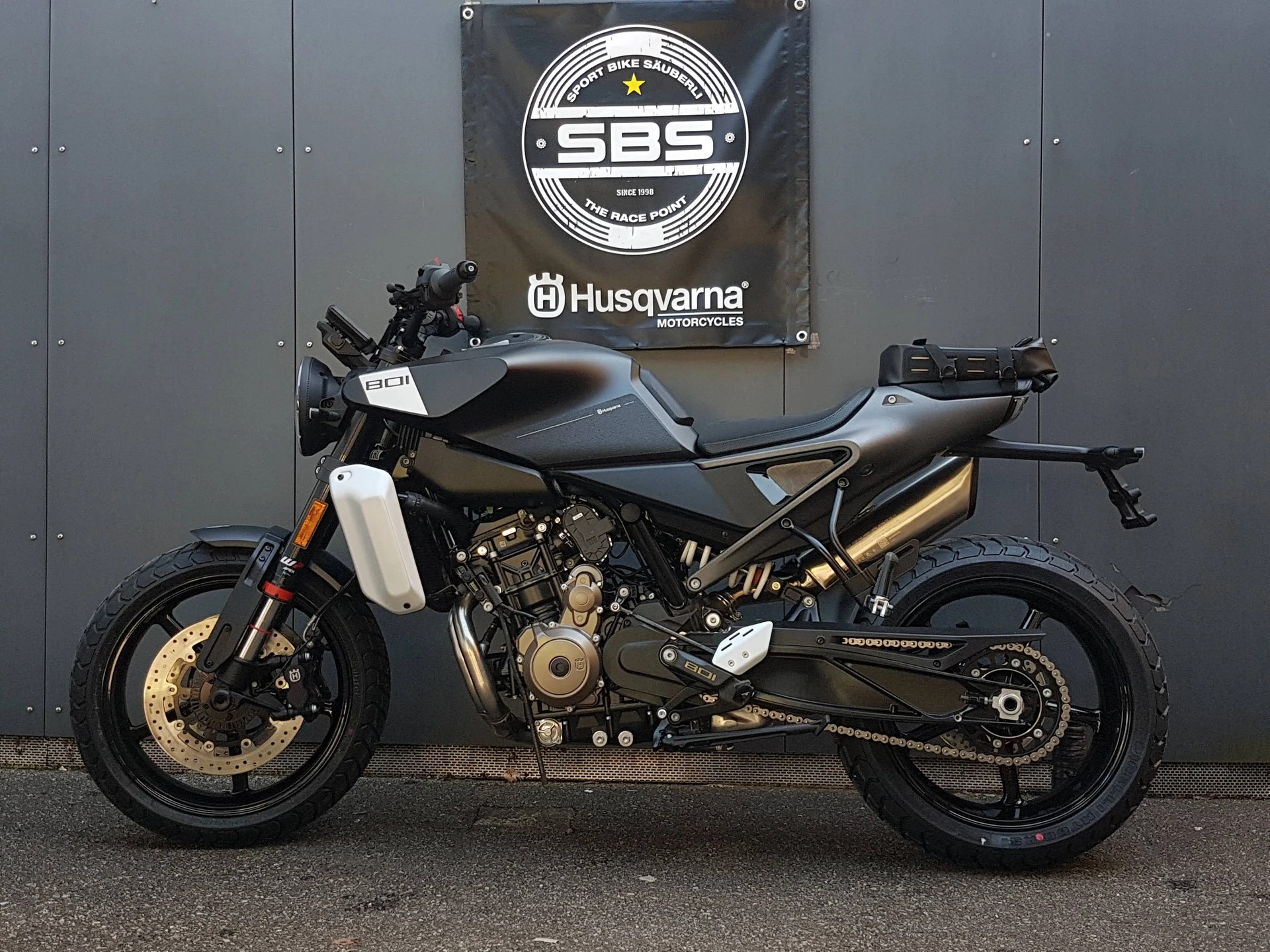 HUSQVARNA SVARTPILEN 801-image-1