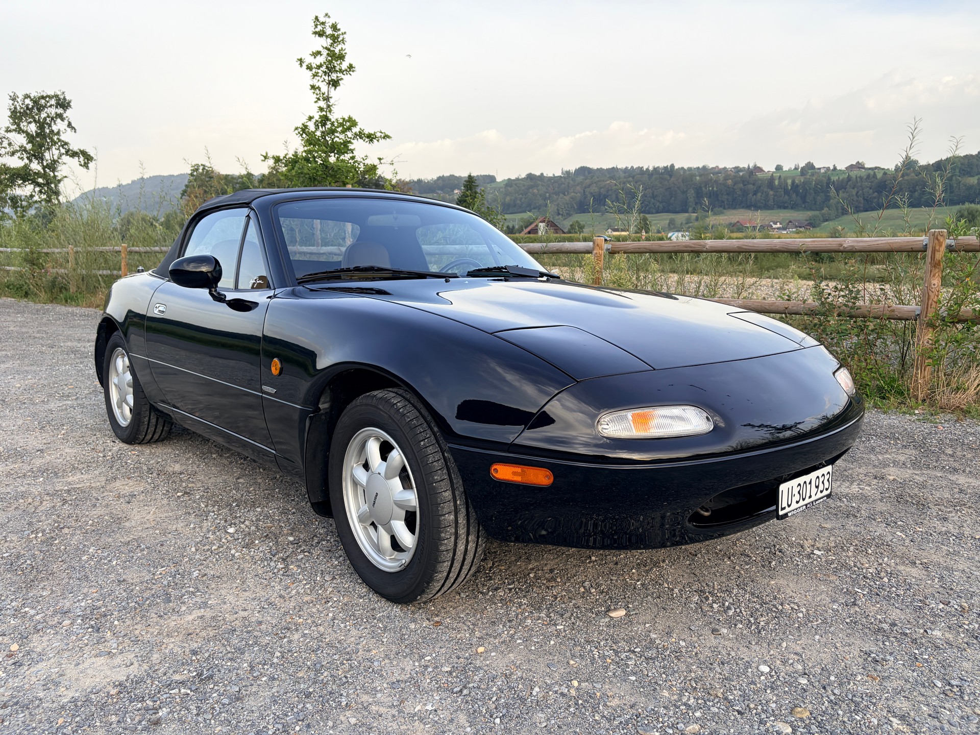 MAZDA 1.6i Black Special-image-1