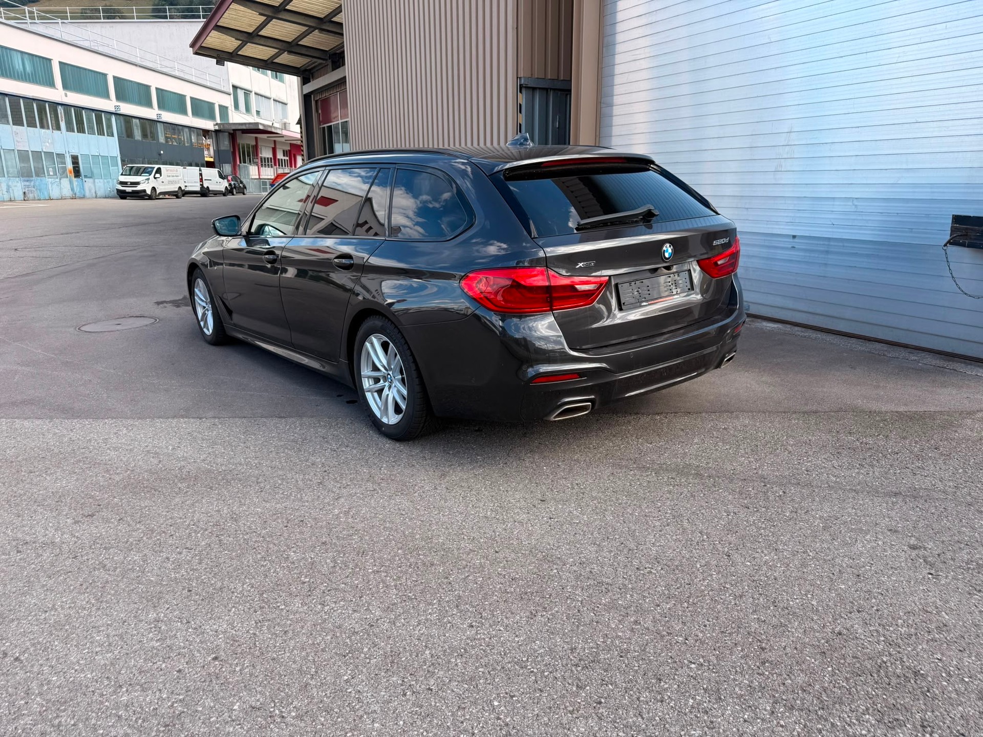 BMW 520d xDrive Touring Sport Line Steptronic-showroom-element-2