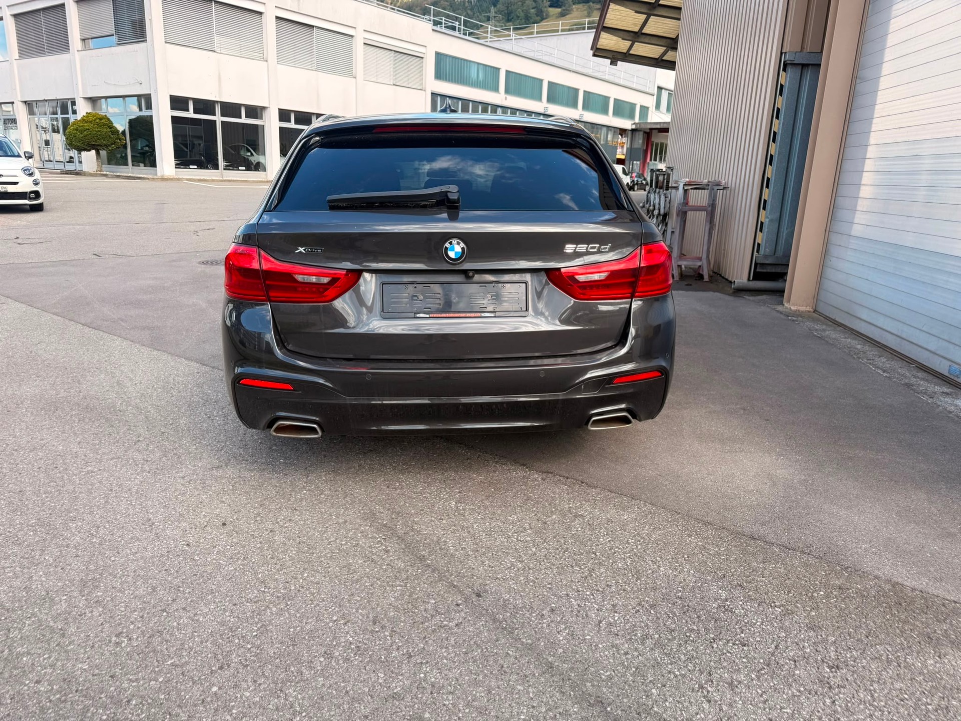 BMW 520d xDrive Touring Sport Line Steptronic-showroom-element-3